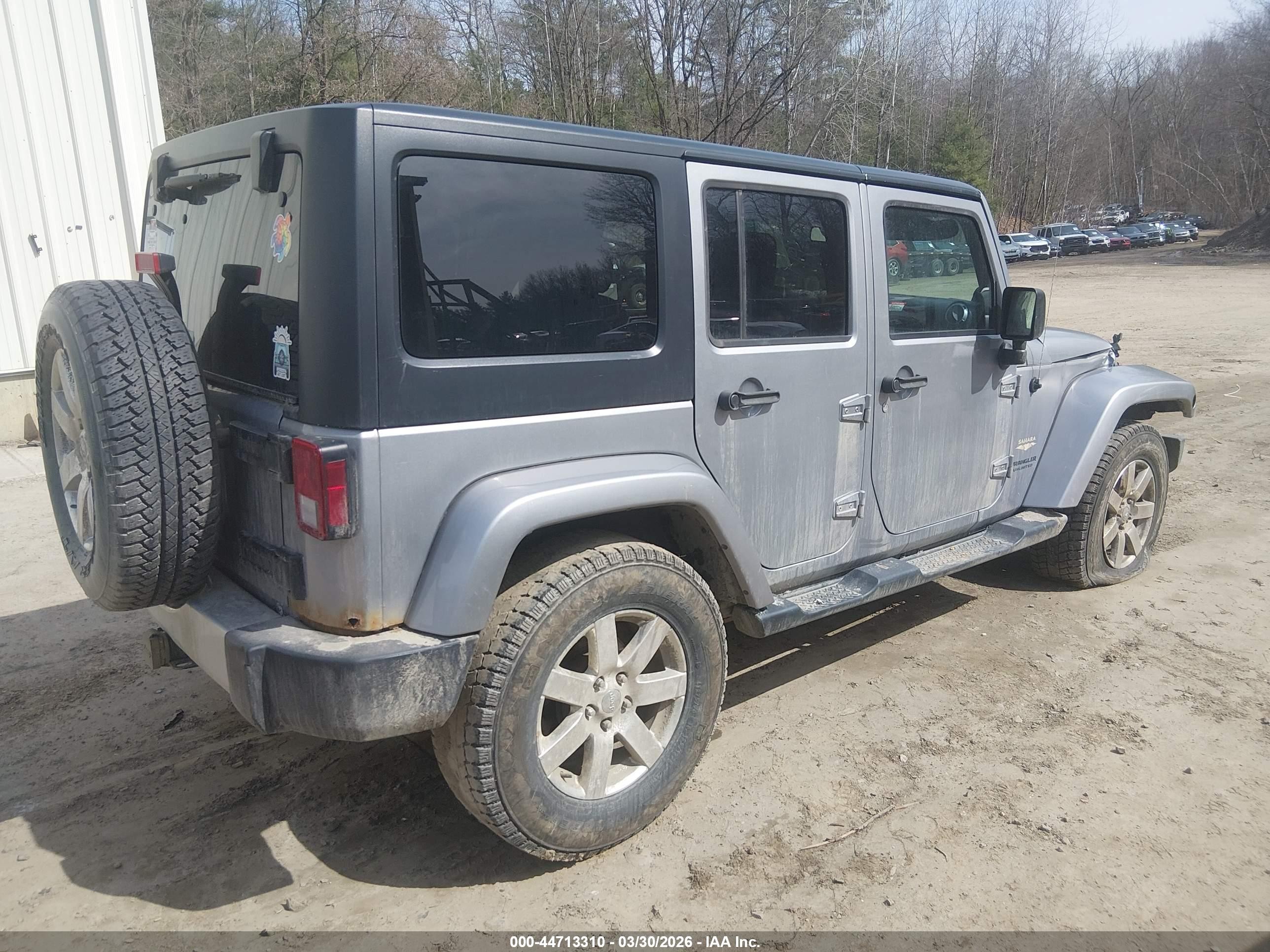 2013 Jeep Wrangler Unlimited Sahara Silver vin: 1C4BJWEG5DL585435