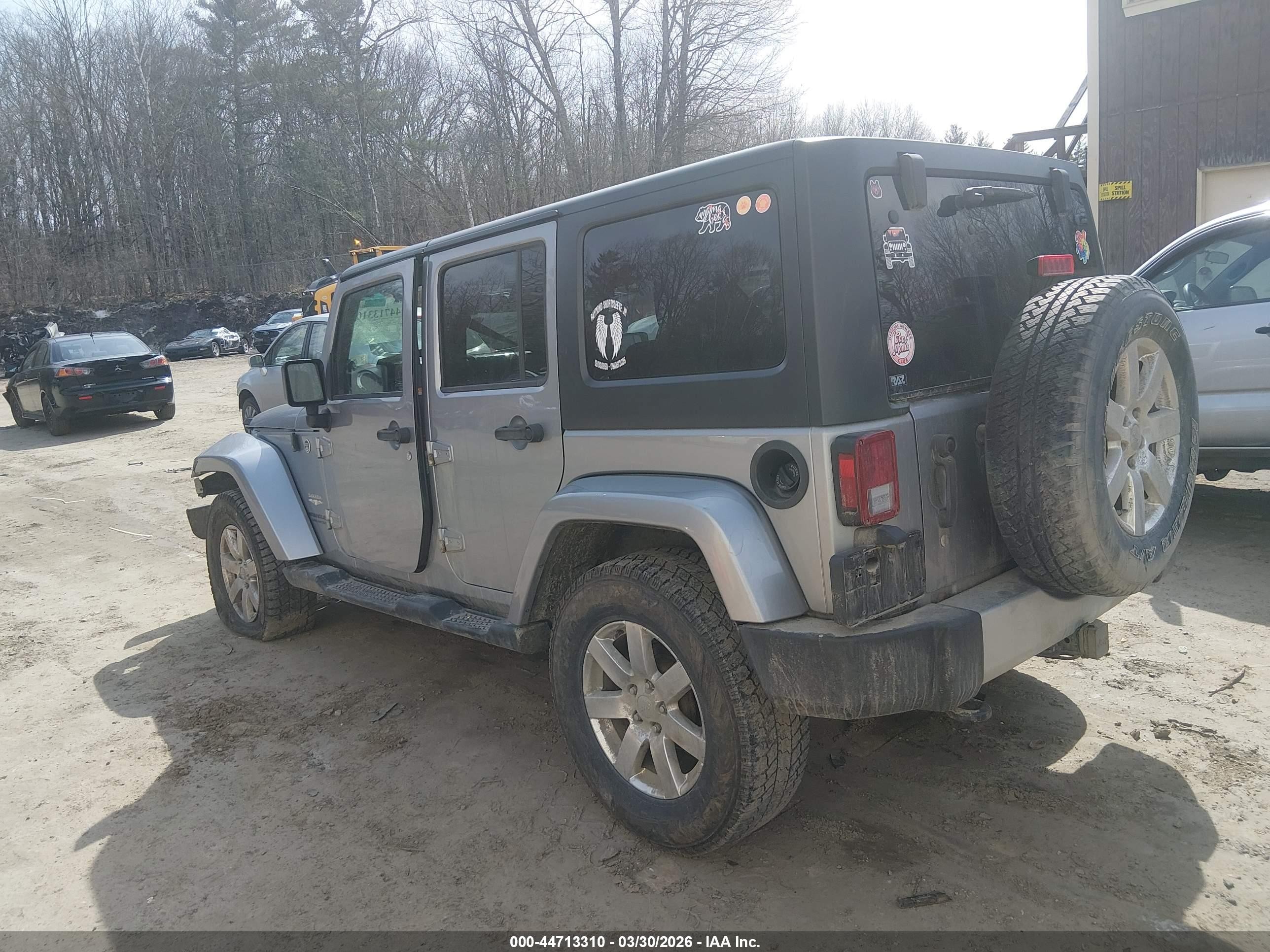 2013 Jeep Wrangler Unlimited Sahara Silver vin: 1C4BJWEG5DL585435