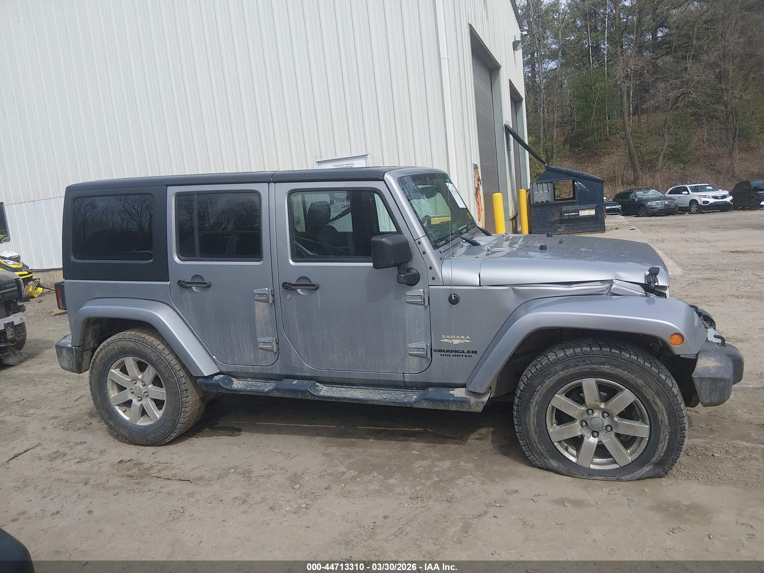 2013 Jeep Wrangler Unlimited Sahara Silver vin: 1C4BJWEG5DL585435