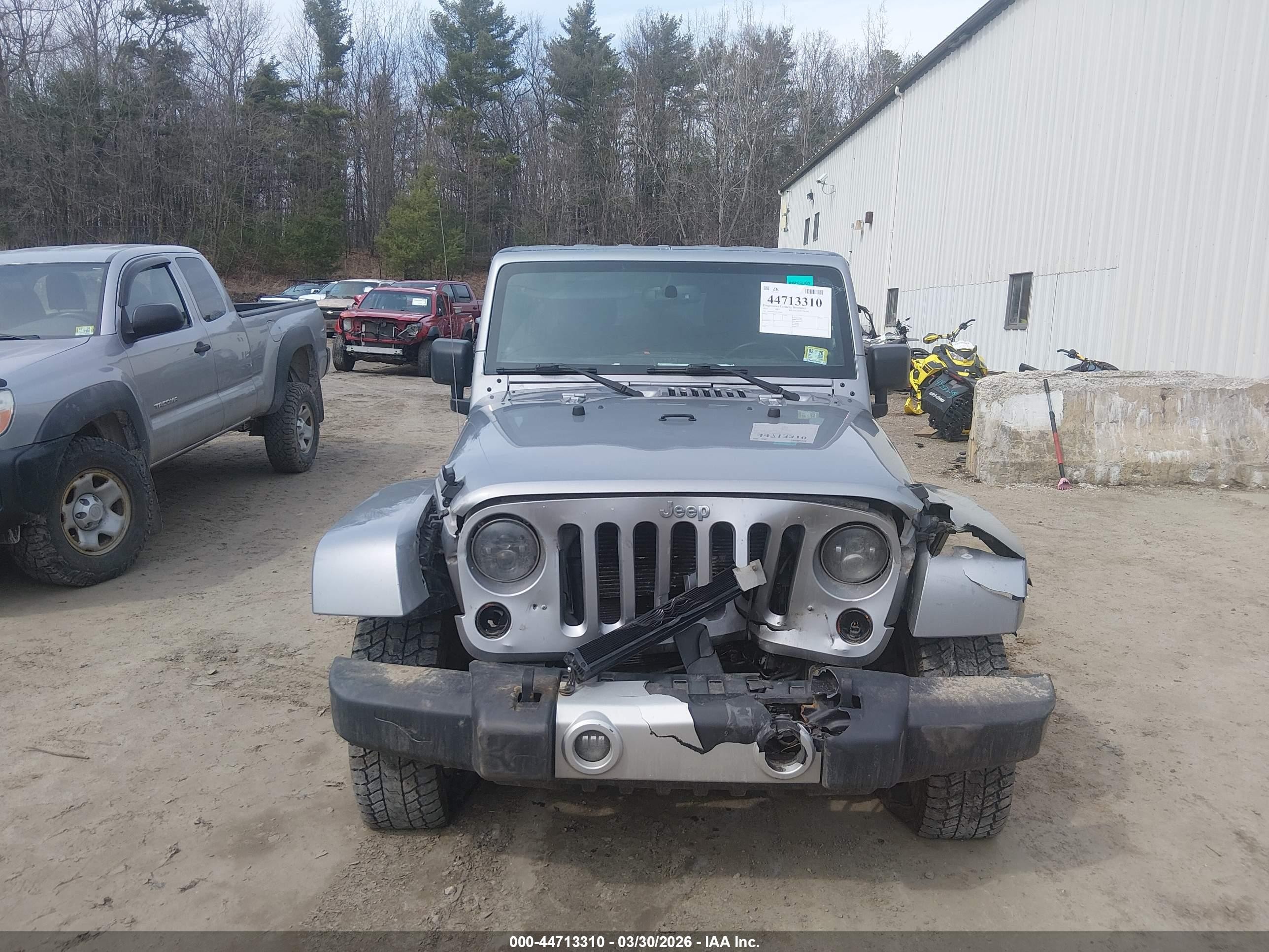 2013 Jeep Wrangler Unlimited Sahara Silver vin: 1C4BJWEG5DL585435