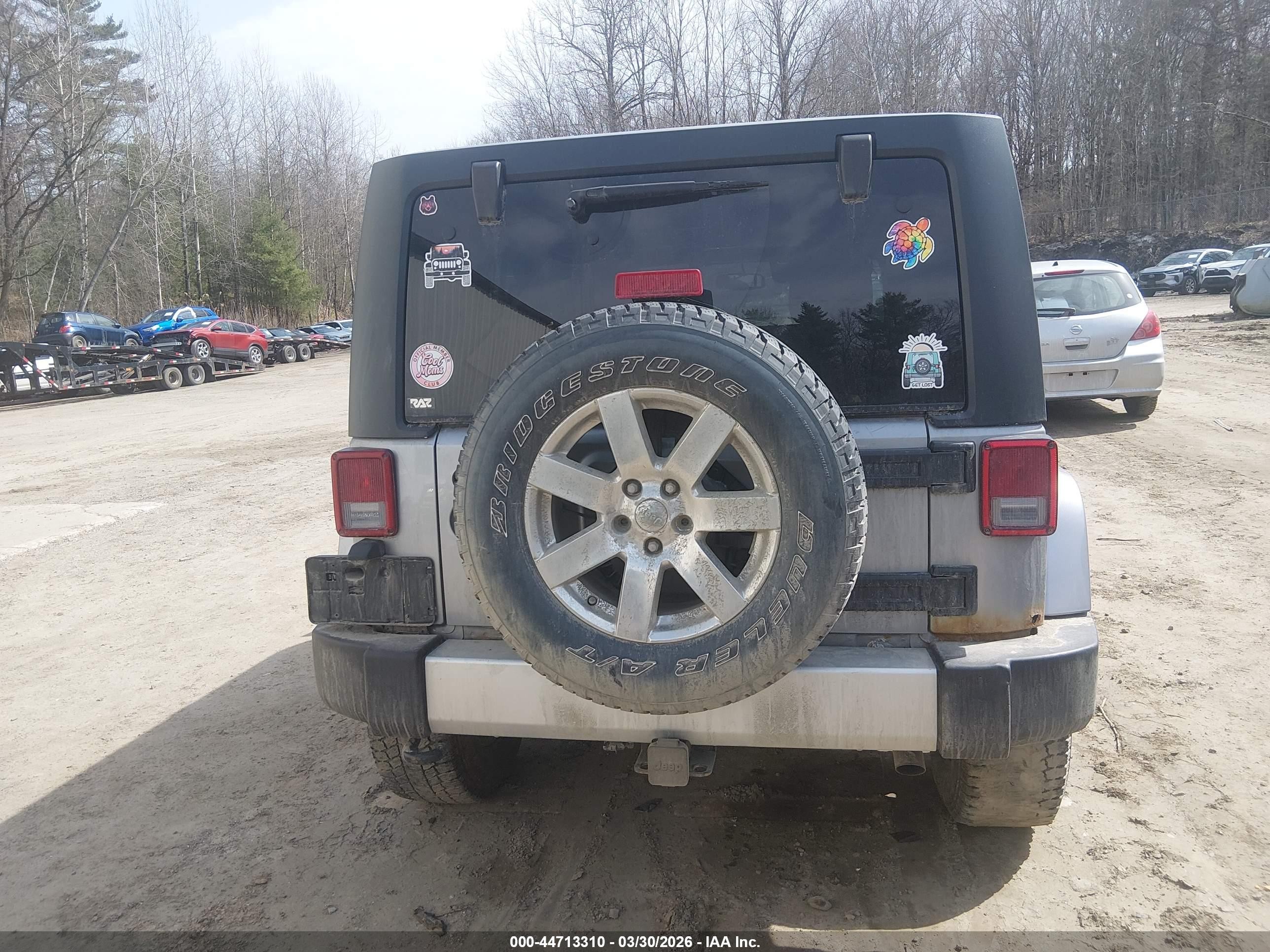 2013 Jeep Wrangler Unlimited Sahara Silver vin: 1C4BJWEG5DL585435