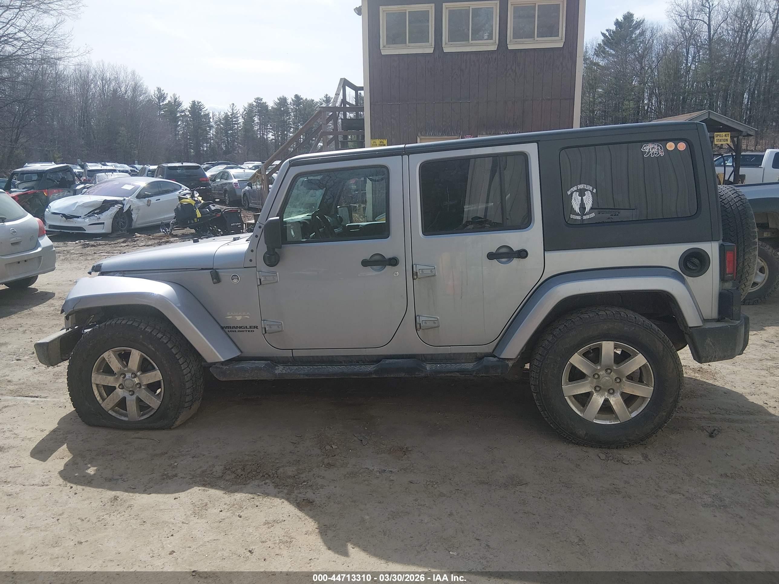 2013 Jeep Wrangler Unlimited Sahara Silver vin: 1C4BJWEG5DL585435