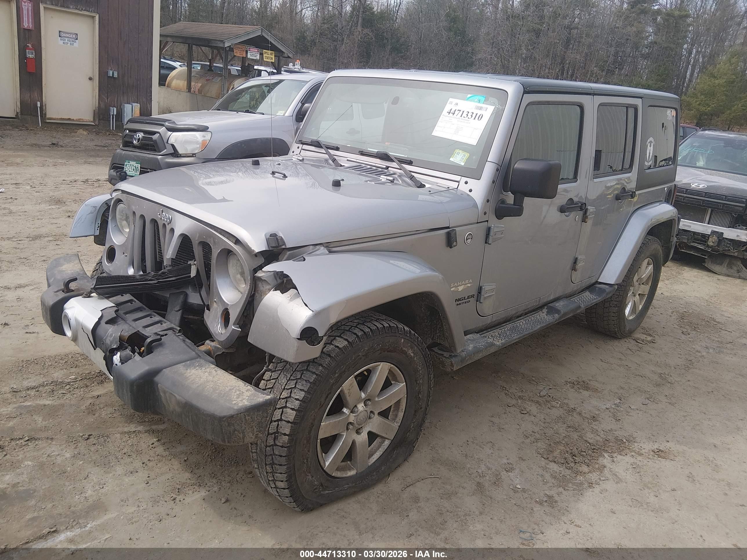 2013 Jeep Wrangler Unlimited Sahara Silver vin: 1C4BJWEG5DL585435