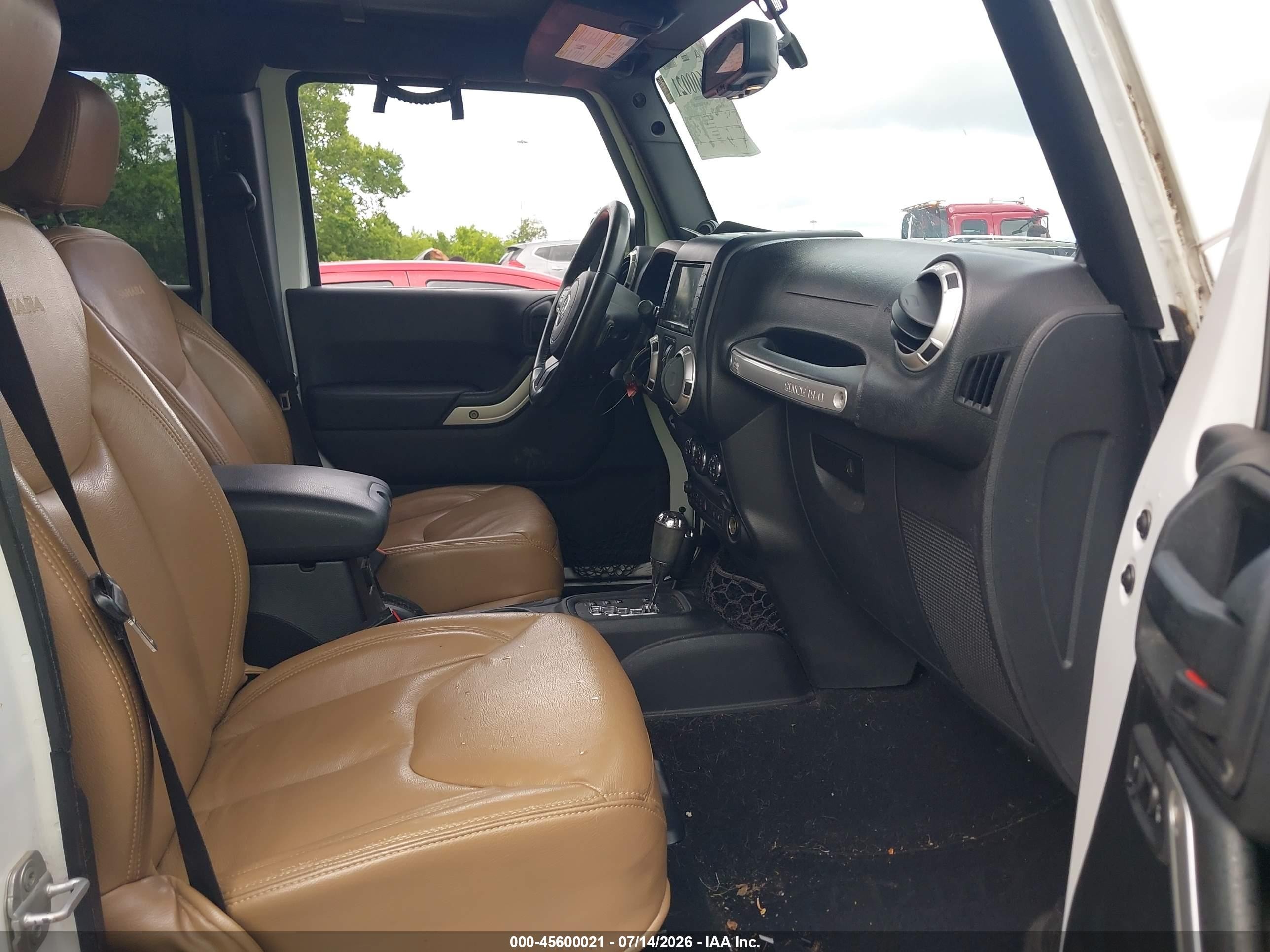 2013 Jeep Wrangler Unlimited Sahara White vin: 1C4BJWEG5DL647626