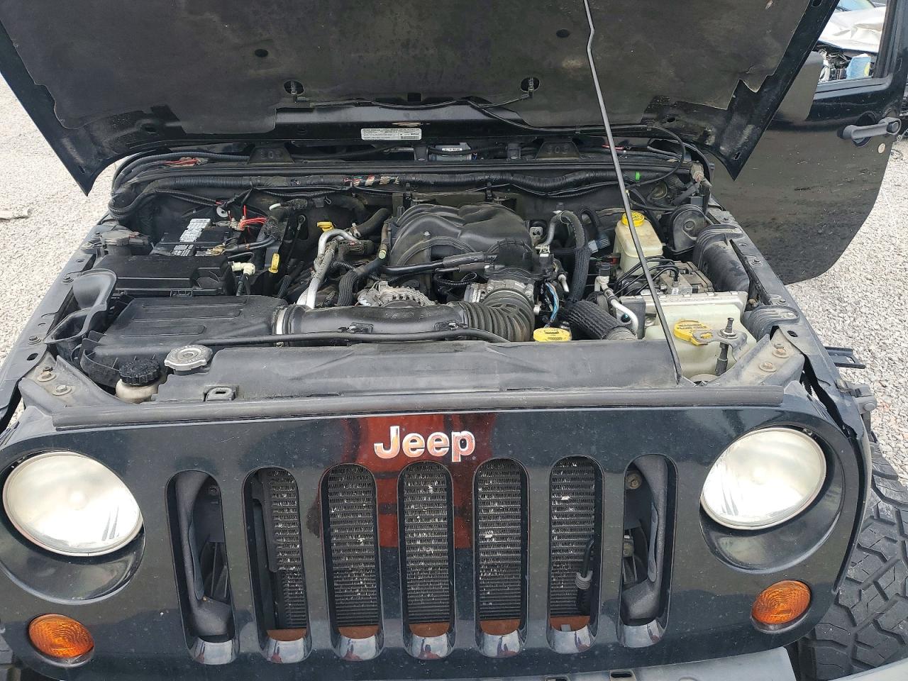 2013 Jeep Wrangler Unlimited Sahara Black vin: 1C4BJWEG5DL675376