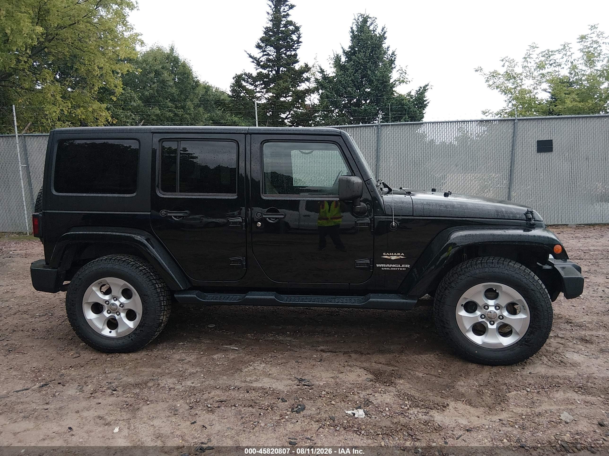 2013 Jeep Wrangler Unlimited Sahara Black vin: 1C4BJWEG5DL703791
