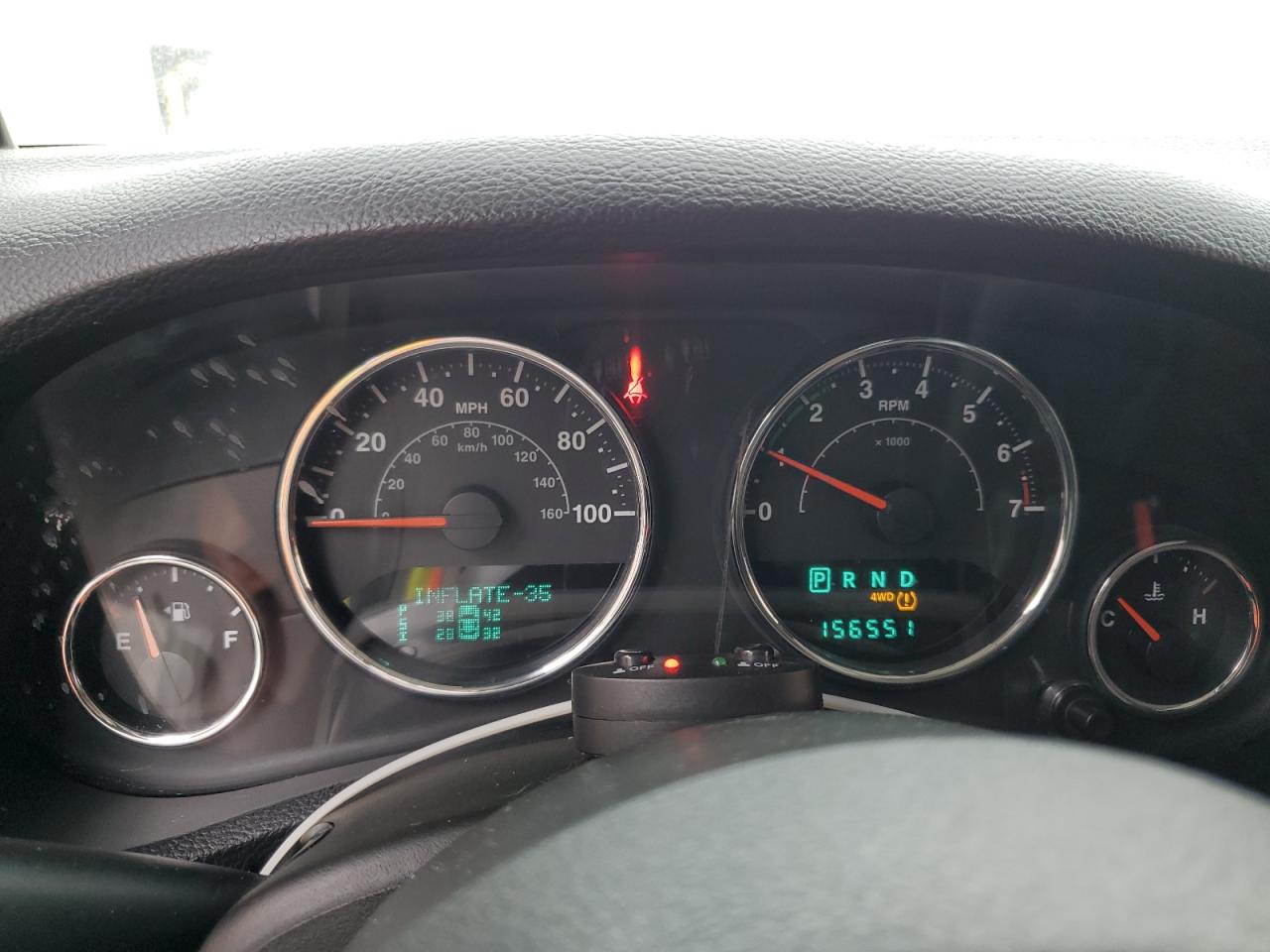 2014 Jeep Wrangler Unlimited Sahara Белый vin: 1C4BJWEG5EL146902 Damage: Warning - Tire Pressure, On, Unacceptable