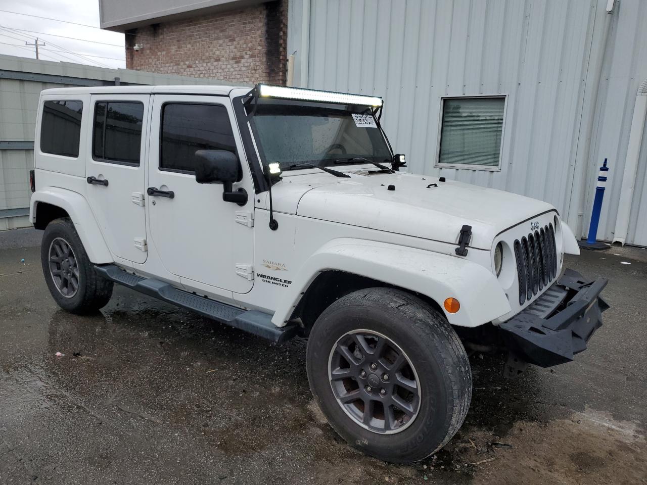 2014 Jeep Wrangler Unlimited Sahara Белый vin: 1C4BJWEG5EL146902 Damage: Right Front Fender Extension, Multiple Scratches Heavy, 2