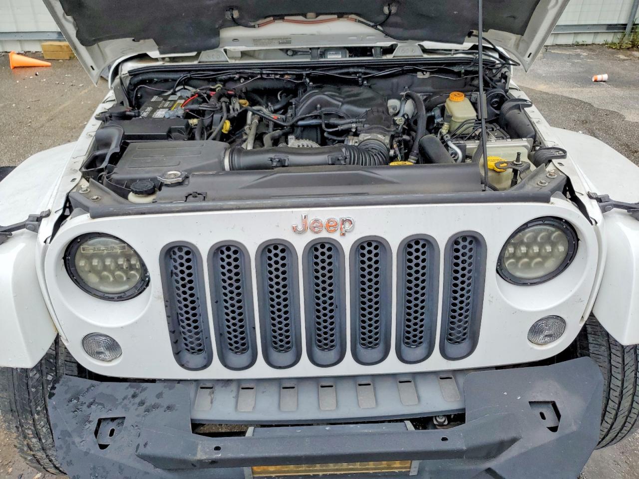 2014 Jeep Wrangler Unlimited Sahara Белый vin: 1C4BJWEG5EL146902
