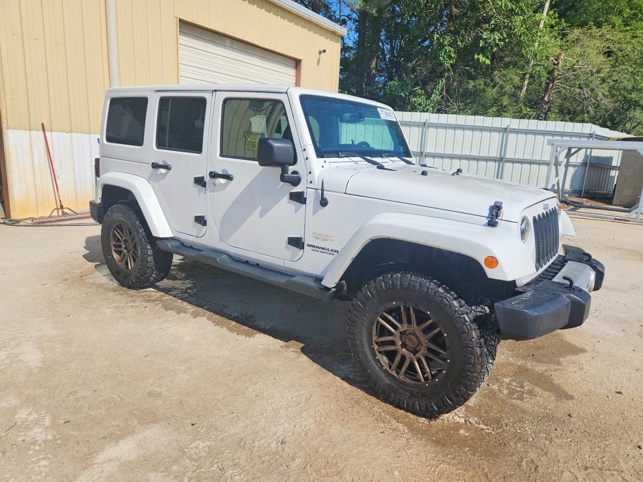 2014 Jeep Wrangler Unlimited Sahara White vin: 1C4BJWEG5EL150710