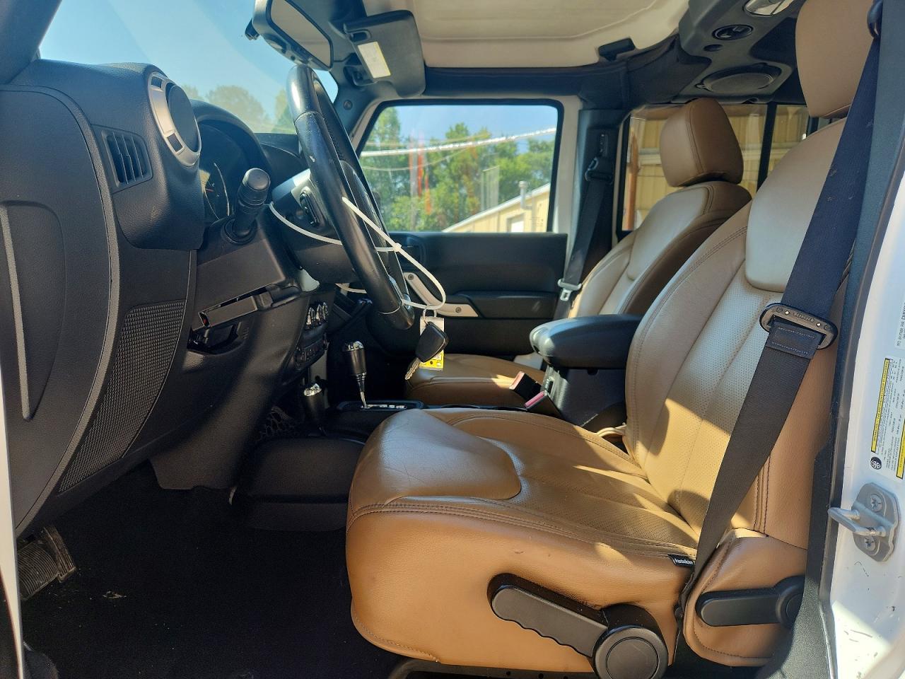 2014 Jeep Wrangler Unlimited Sahara White vin: 1C4BJWEG5EL150710