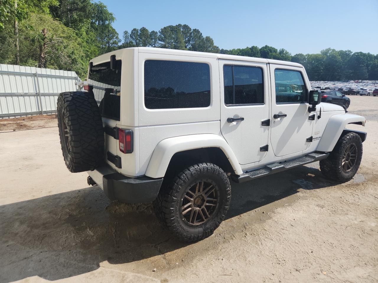 2014 Jeep Wrangler Unlimited Sahara White vin: 1C4BJWEG5EL150710 Damage: Right Qtr Panel, Dent(S) W/No Paint Dmg, < 1/8 Inch