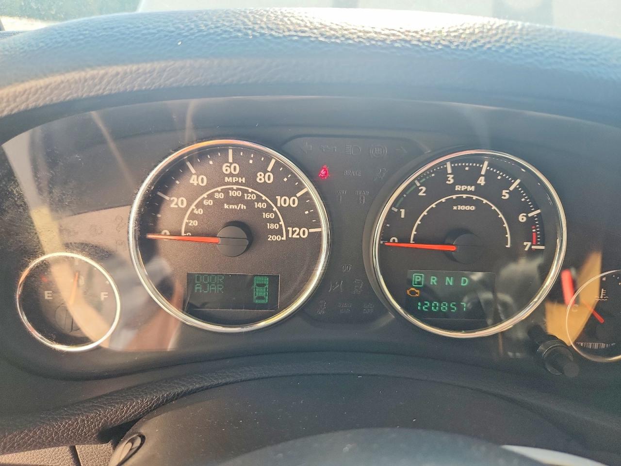 2014 Jeep Wrangler Unlimited Sahara White vin: 1C4BJWEG5EL150710