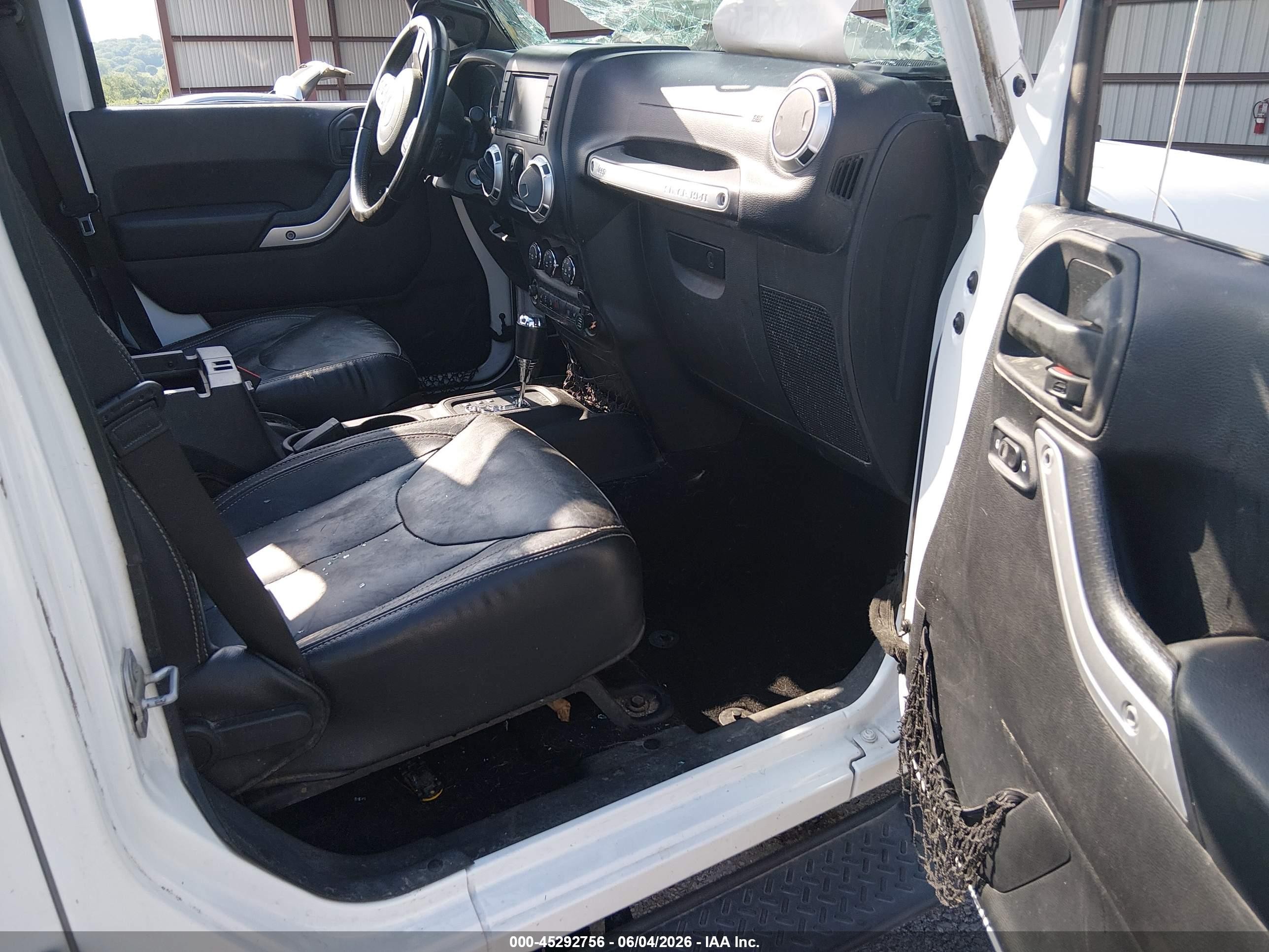 2015 Jeep Wrangler Unlimited Sahara White vin: 1C4BJWEG5FL624446