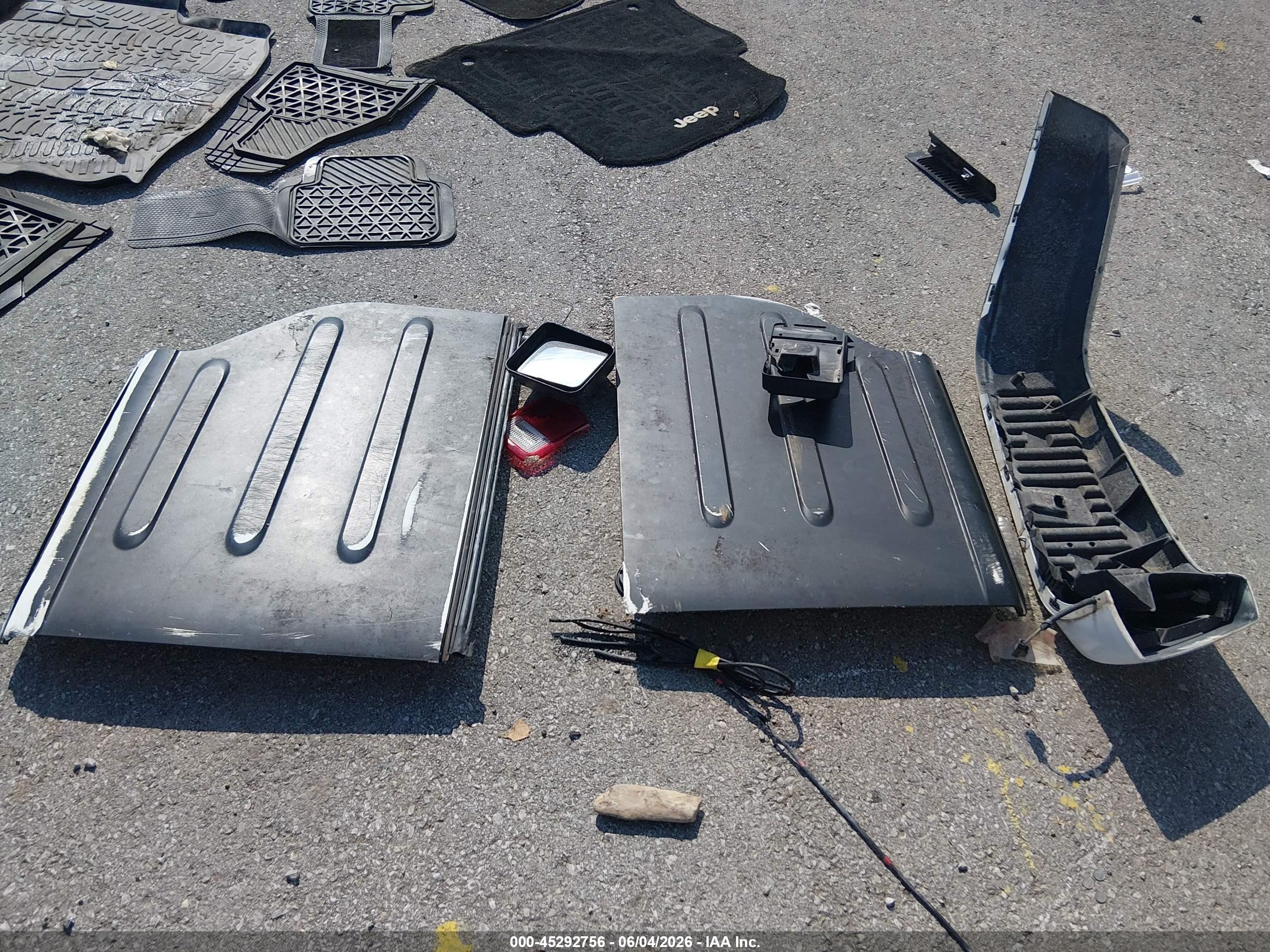2015 Jeep Wrangler Unlimited Sahara White vin: 1C4BJWEG5FL624446