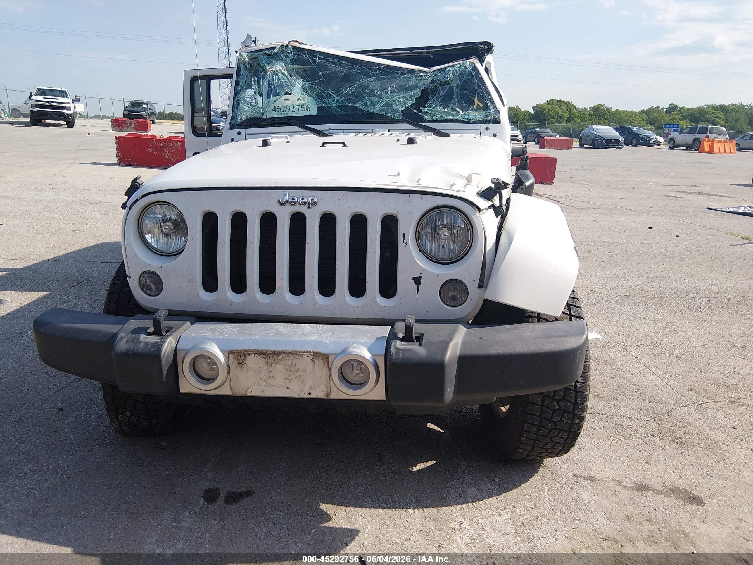 2015 Jeep Wrangler Unlimited Sahara White vin: 1C4BJWEG5FL624446