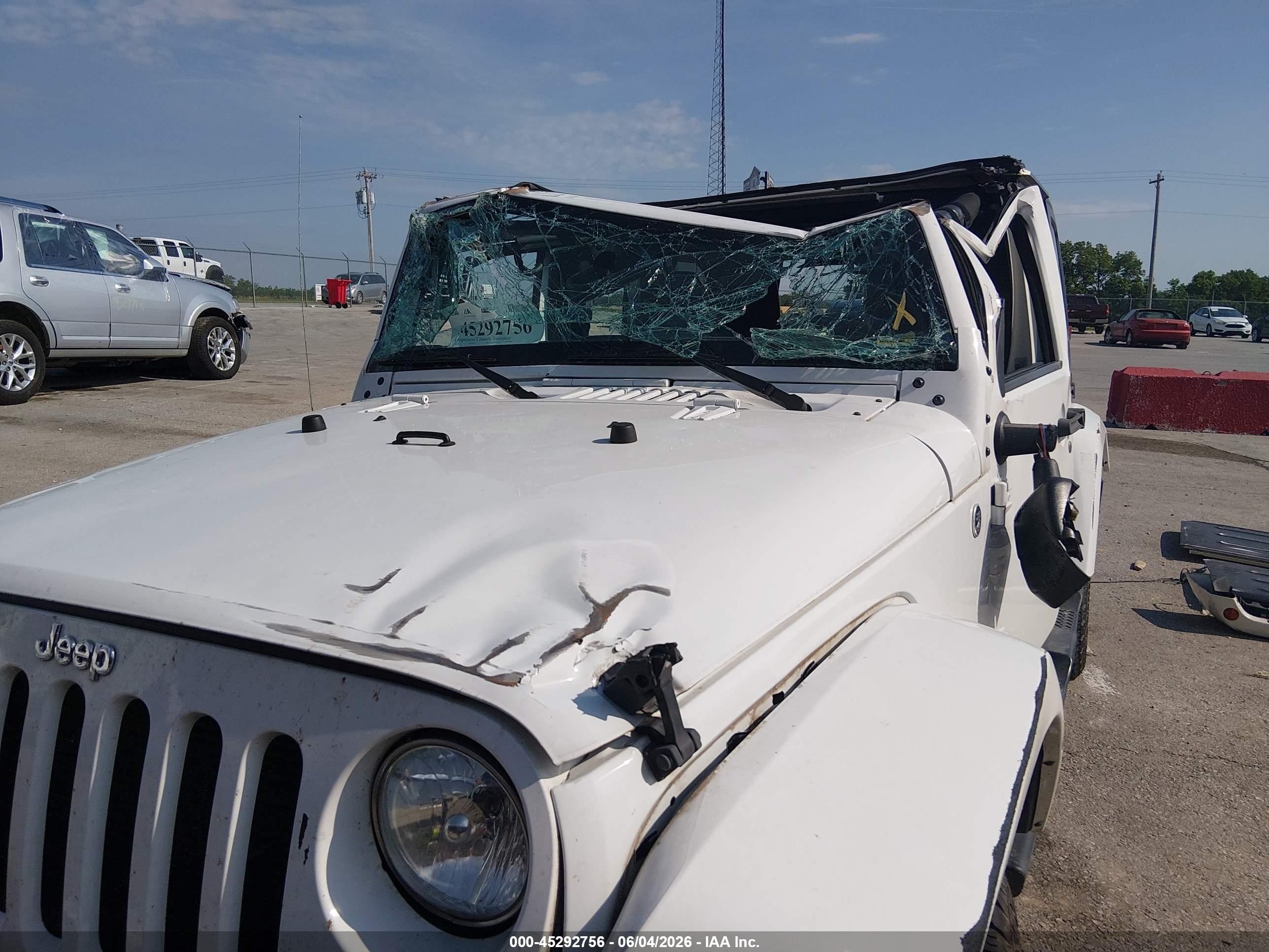 2015 Jeep Wrangler Unlimited Sahara White vin: 1C4BJWEG5FL624446