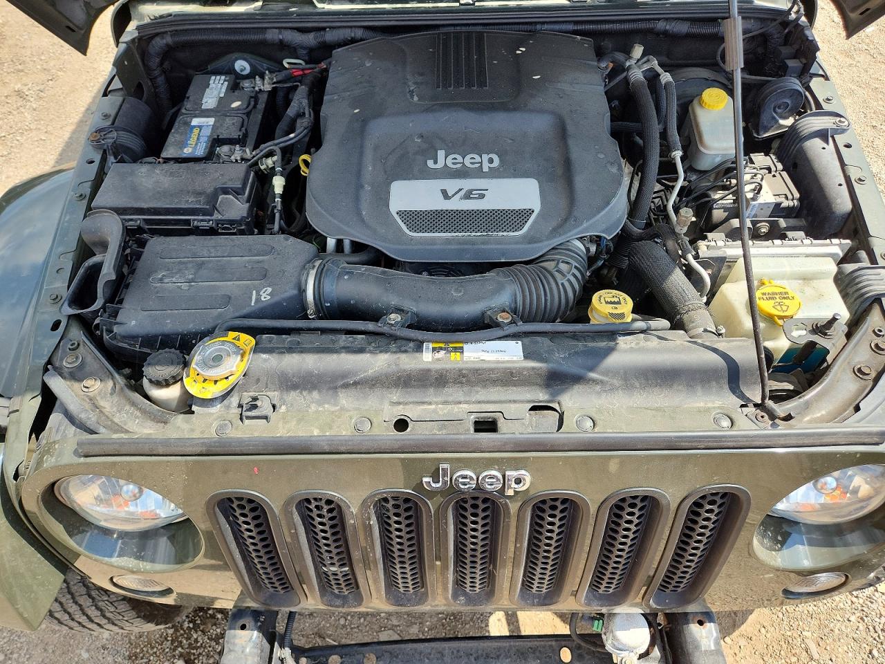 2015 Jeep Wrangler Unlimited Sahara Green vin: 1C4BJWEG5FL741539