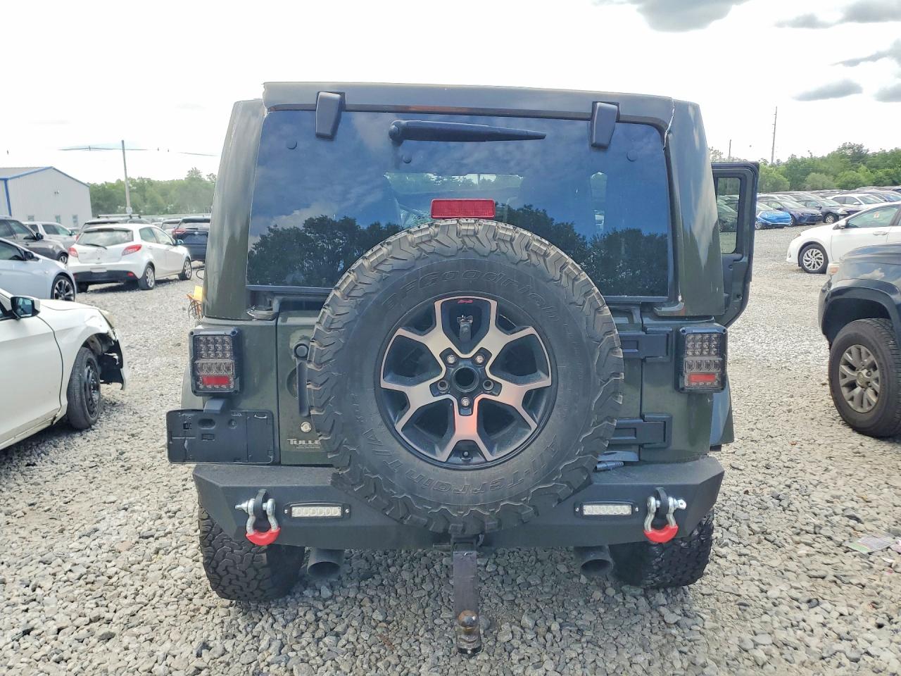 2015 Jeep Wrangler Unlimited Sahara Green vin: 1C4BJWEG5FL757322