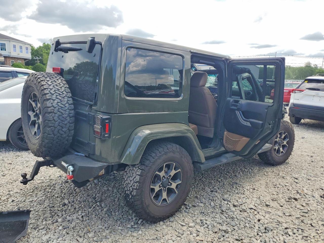 2015 Jeep Wrangler Unlimited Sahara Green vin: 1C4BJWEG5FL757322