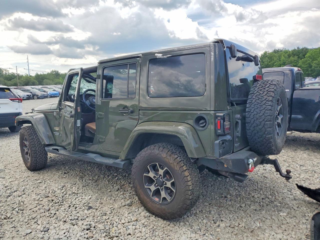 2015 Jeep Wrangler Unlimited Sahara Green vin: 1C4BJWEG5FL757322