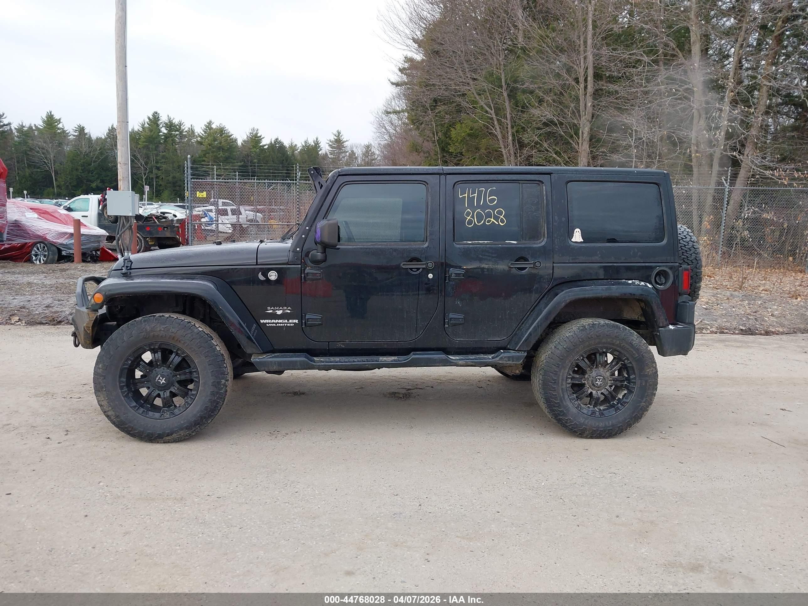 2016 Jeep Wrangler Unlimited Sahara Black vin: 1C4BJWEG5GL111201