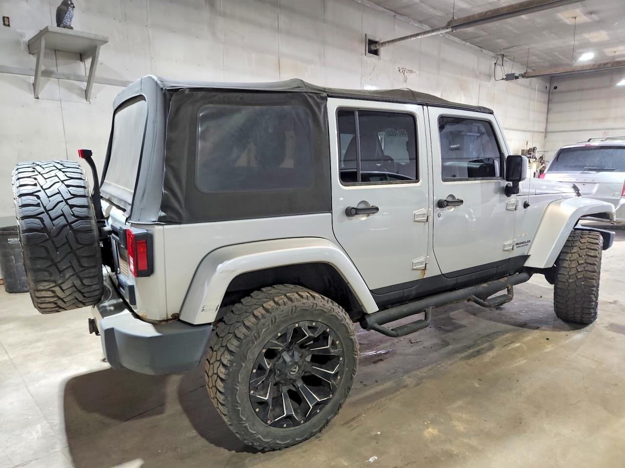 2012 Jeep Wrangler Unlimited Sahara Серебряный vin: 1C4BJWEG6CL166928