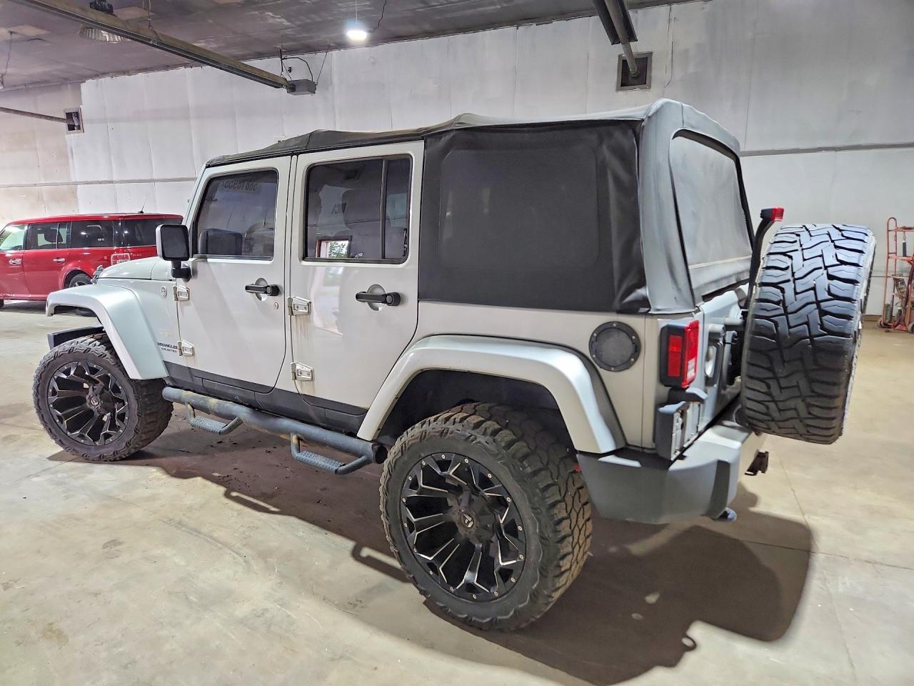 2012 Jeep Wrangler Unlimited Sahara Серебряный vin: 1C4BJWEG6CL166928