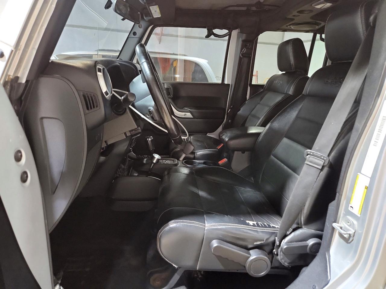 2012 Jeep Wrangler Unlimited Sahara Серебряный vin: 1C4BJWEG6CL166928