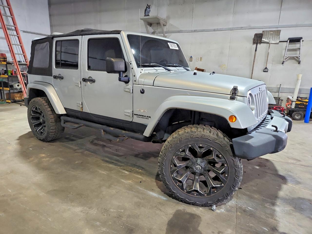 2012 Jeep Wrangler Unlimited Sahara Серебряный vin: 1C4BJWEG6CL166928