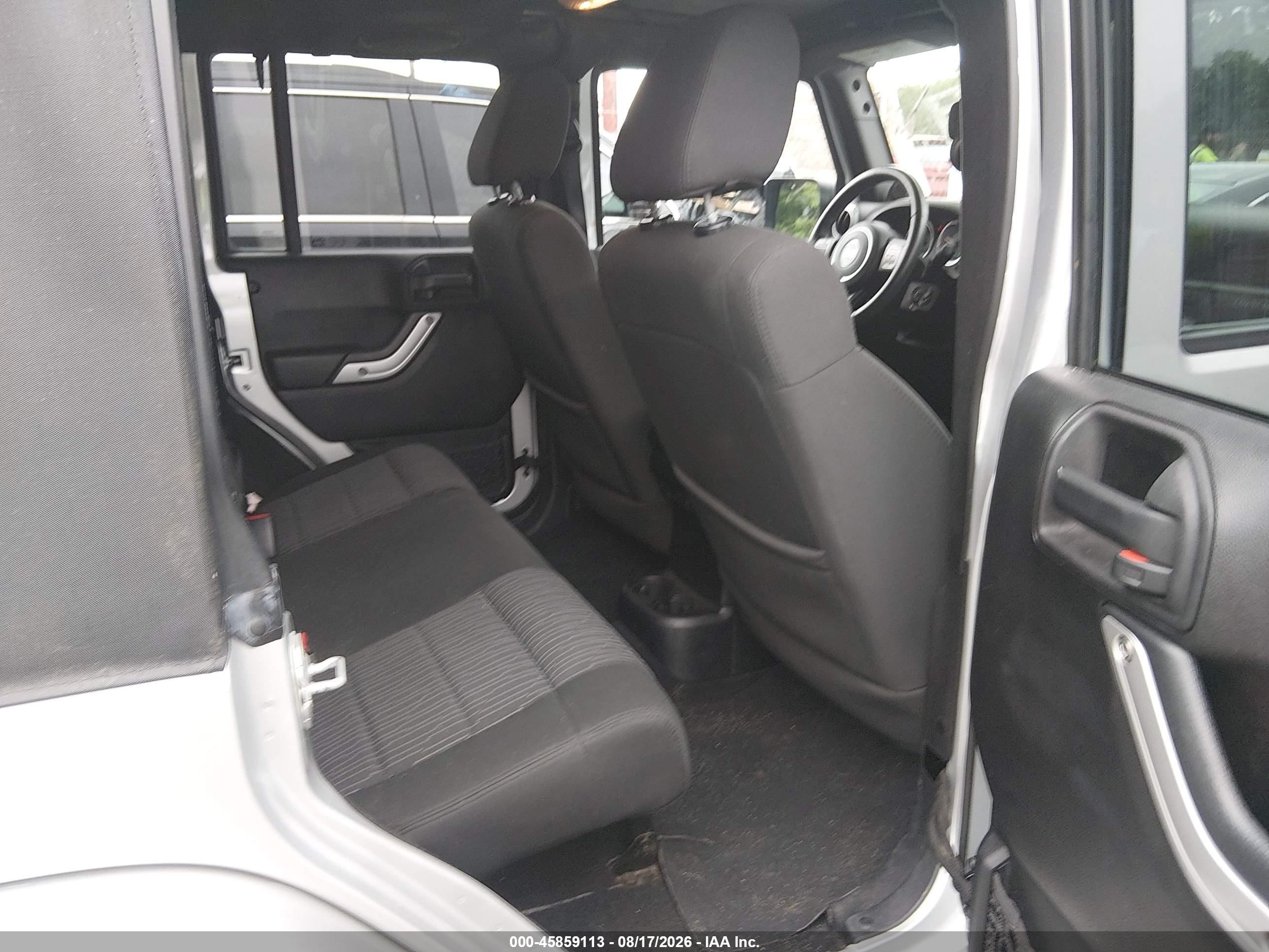 2012 Jeep Wrangler Unlimited Sahara Silver vin: 1C4BJWEG6CL253289