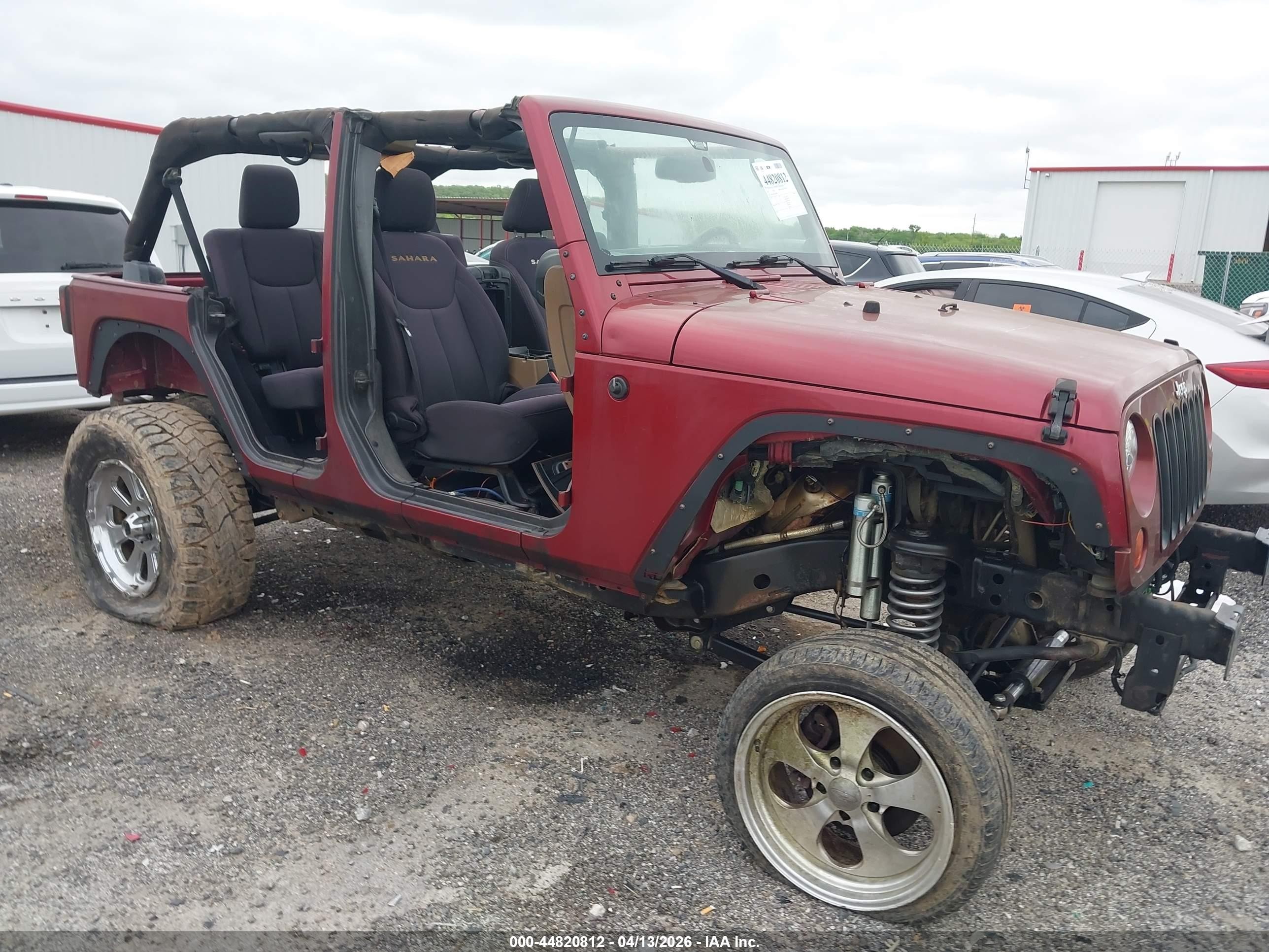 2013 Jeep Wrangler Unlimited Sahara Maroon vin: 1C4BJWEG6DL508962