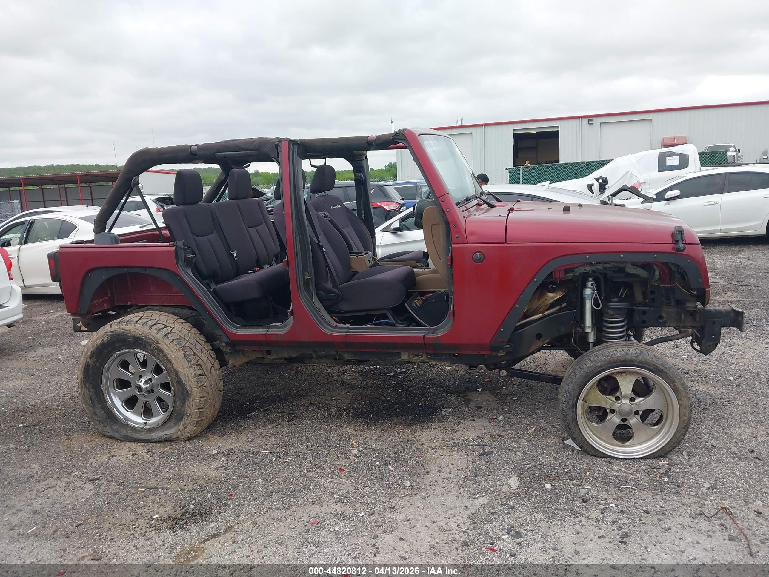 2013 Jeep Wrangler Unlimited Sahara Maroon vin: 1C4BJWEG6DL508962