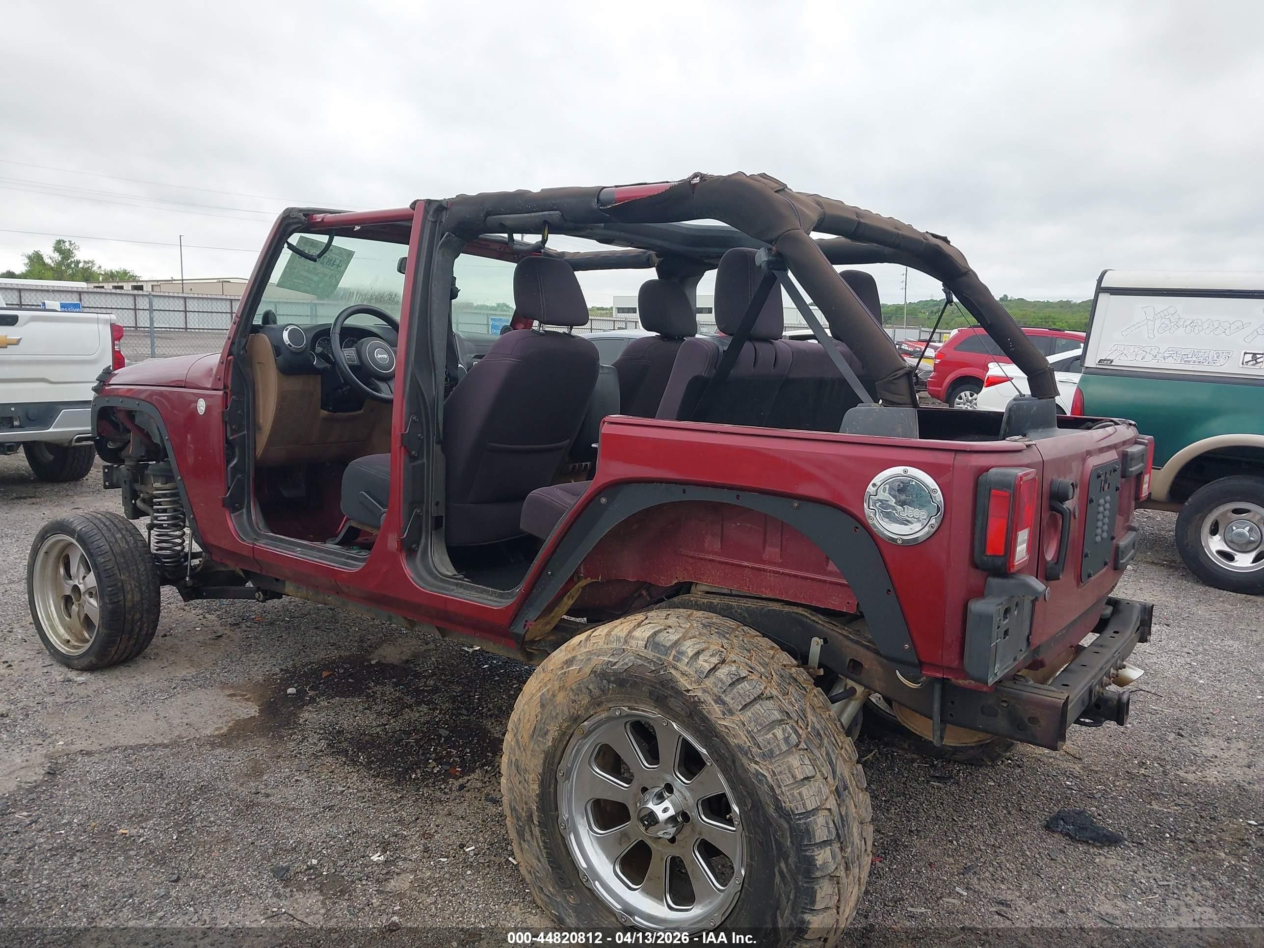 2013 Jeep Wrangler Unlimited Sahara Maroon vin: 1C4BJWEG6DL508962