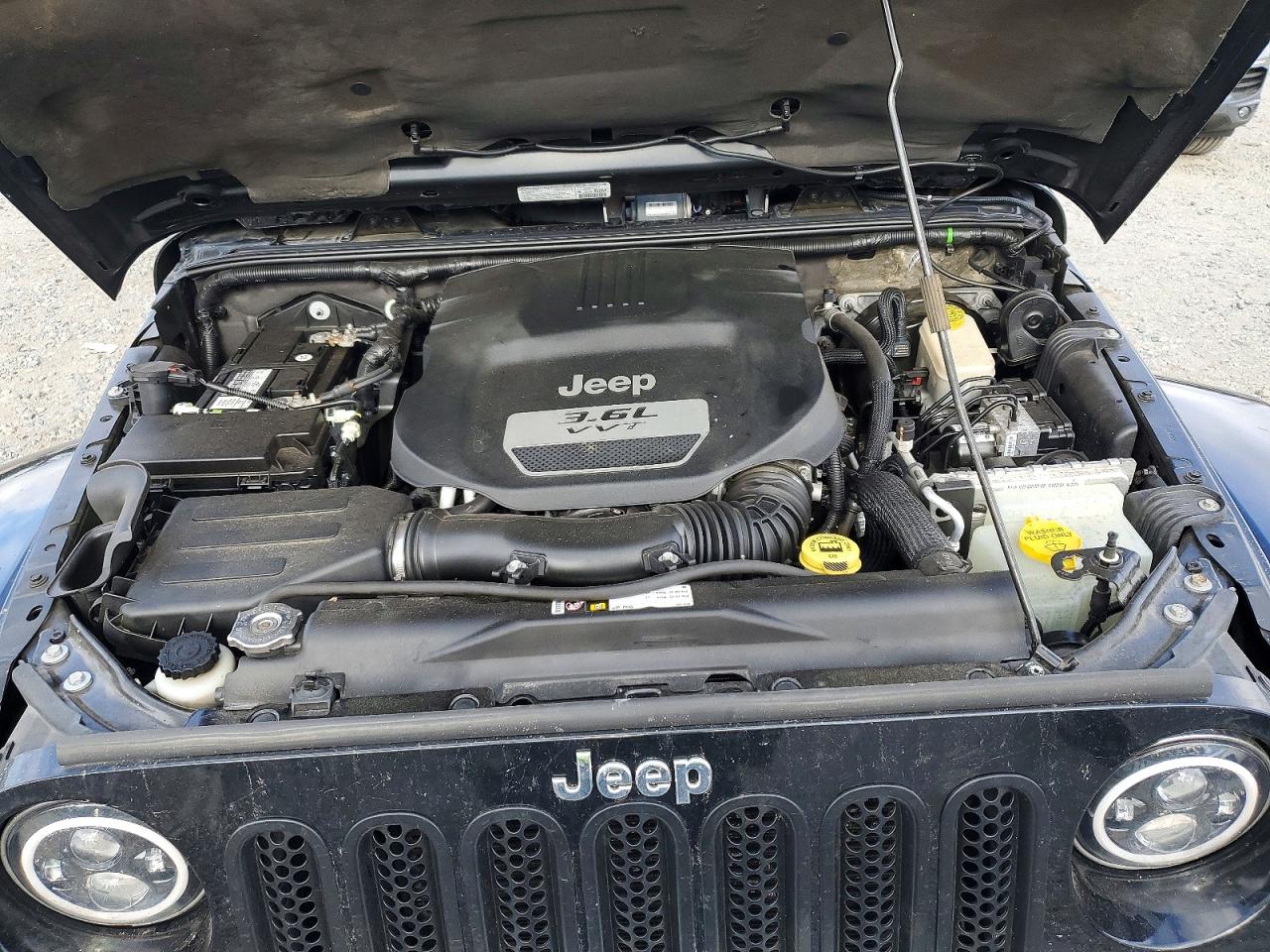 2013 Jeep Wrangler Unlimited Sahara Black vin: 1C4BJWEG6DL635601