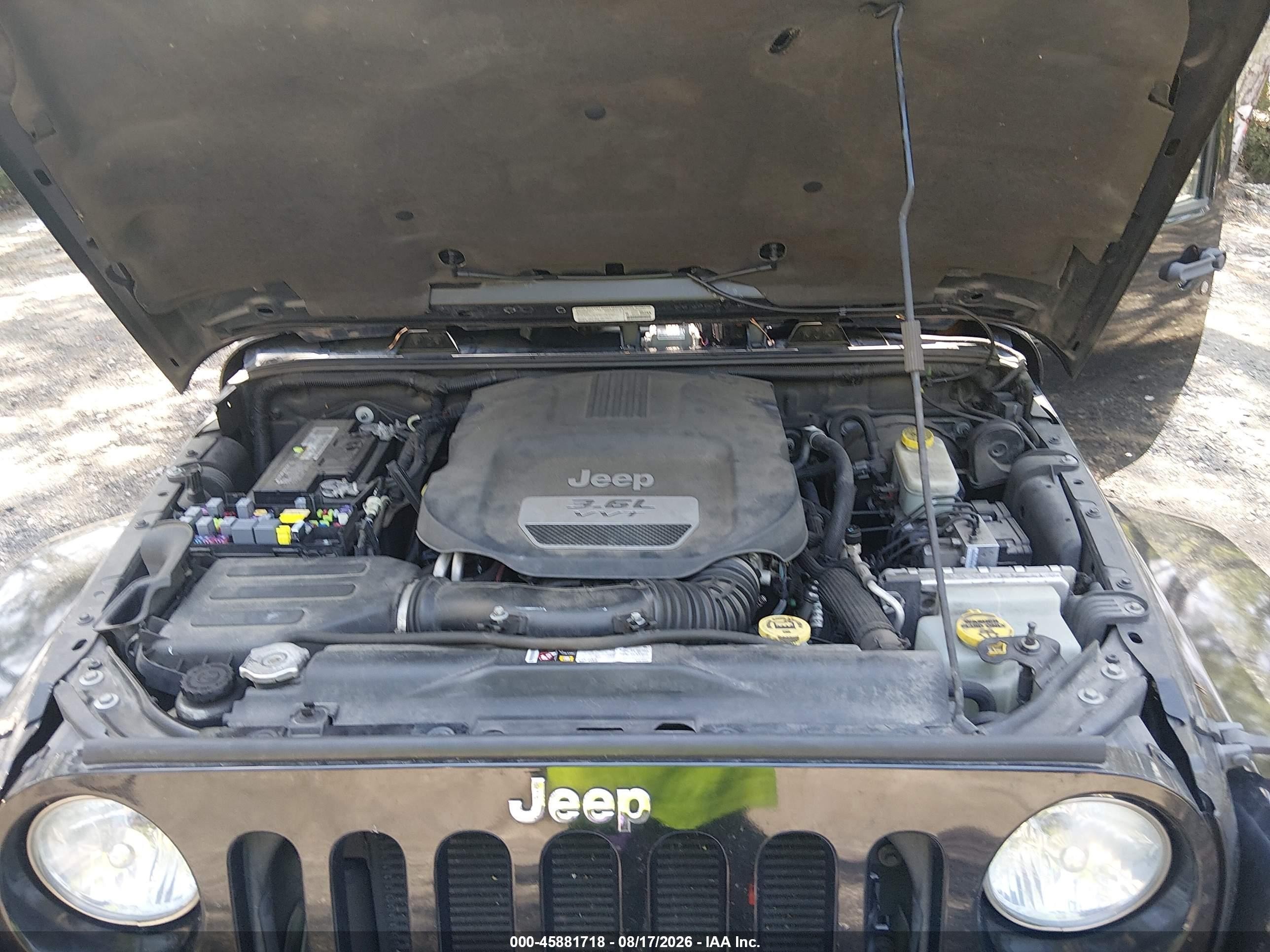 2013 Jeep Wrangler Unlimited Sahara Black vin: 1C4BJWEG6DL665682
