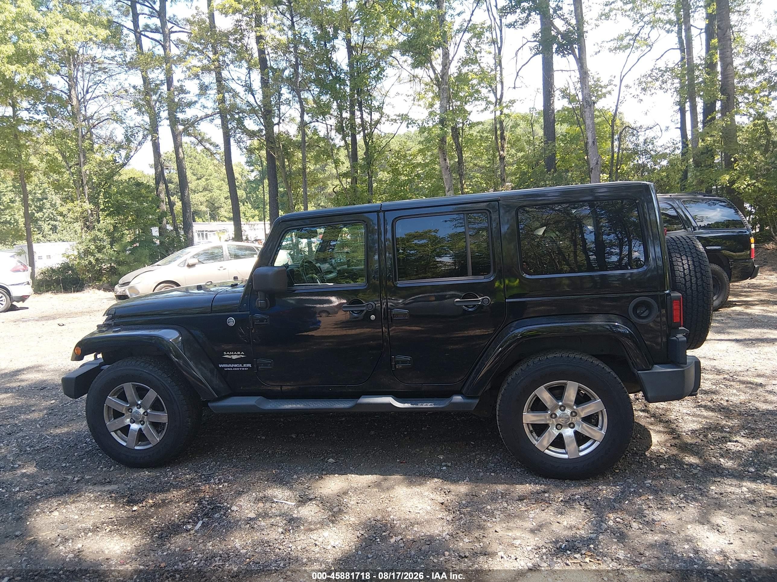 2013 Jeep Wrangler Unlimited Sahara Black vin: 1C4BJWEG6DL665682