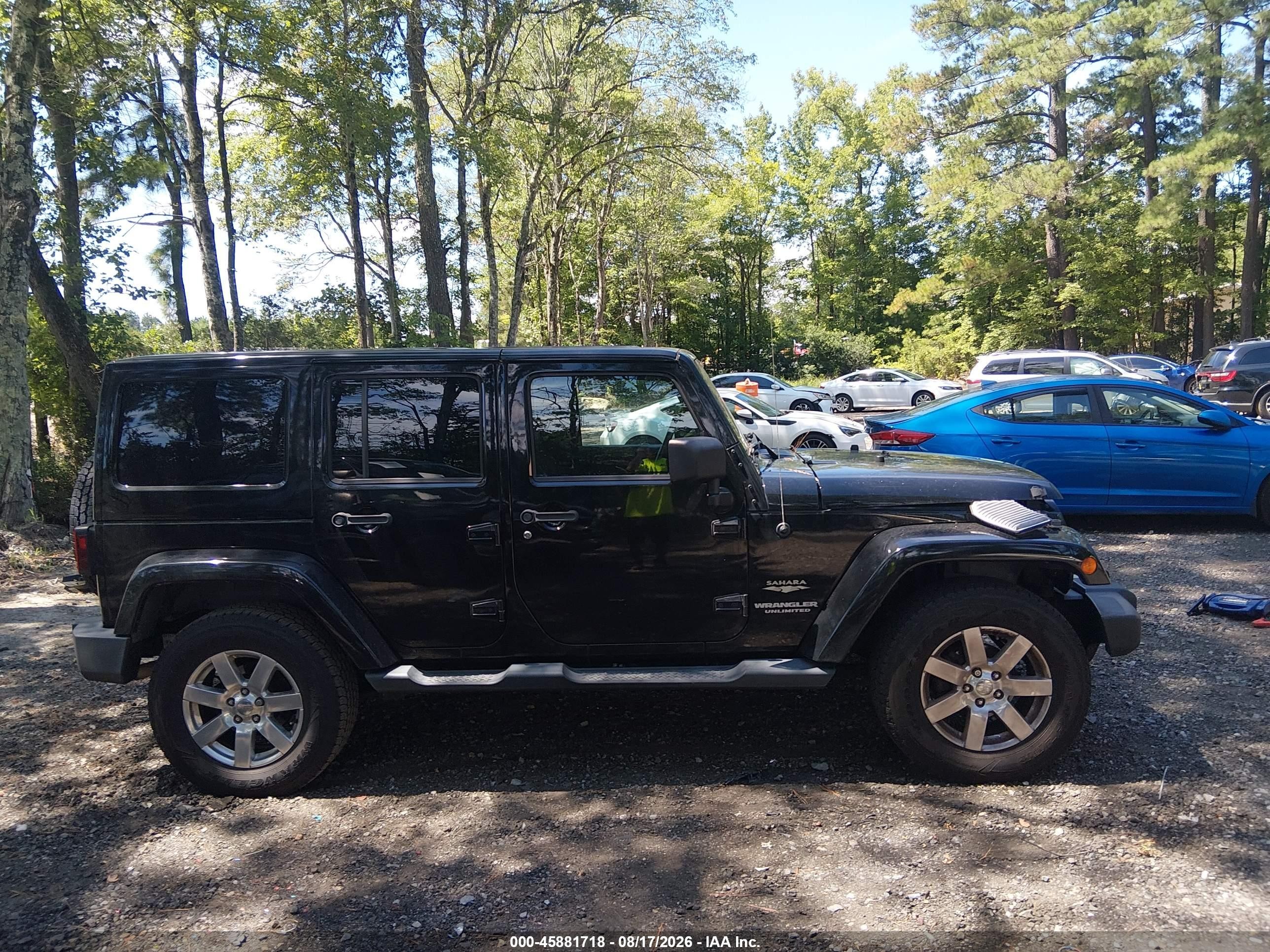 2013 Jeep Wrangler Unlimited Sahara Black vin: 1C4BJWEG6DL665682