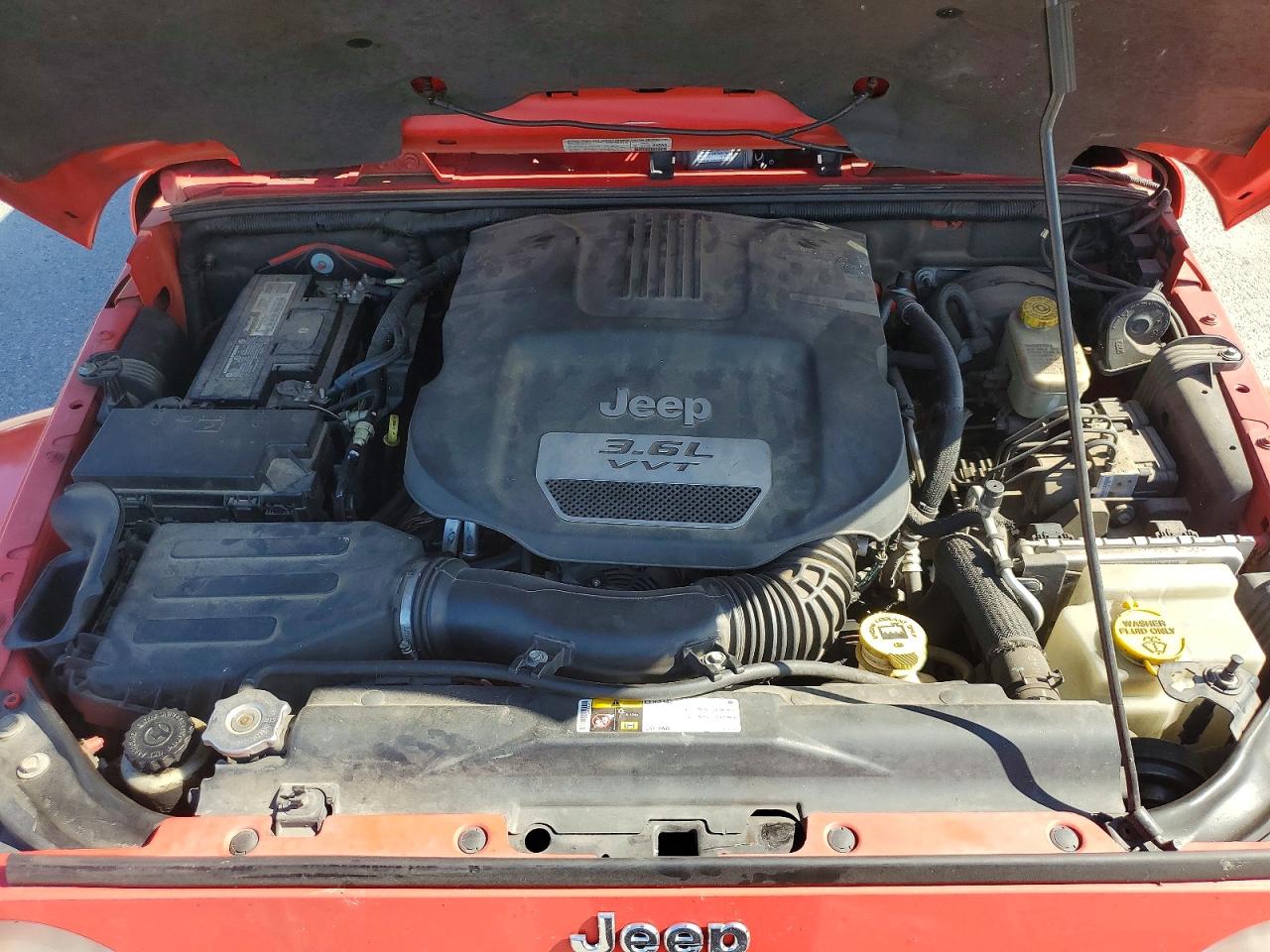 2013 Jeep Wrangler Unlimited Sahara Red vin: 1C4BJWEG6DL667058