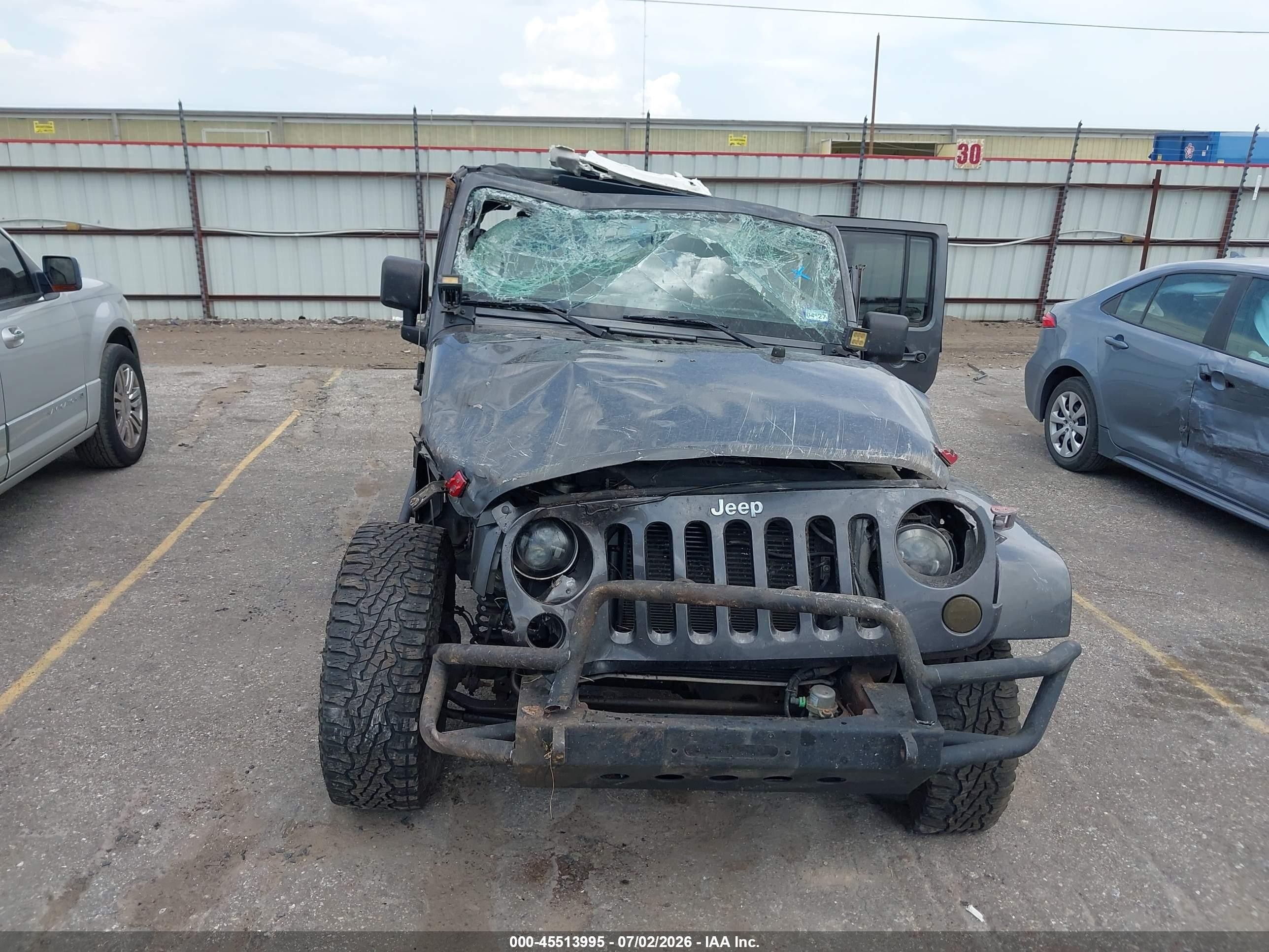 2014 Jeep Wrangler Unlimited Sahara Gray vin: 1C4BJWEG6EL167550