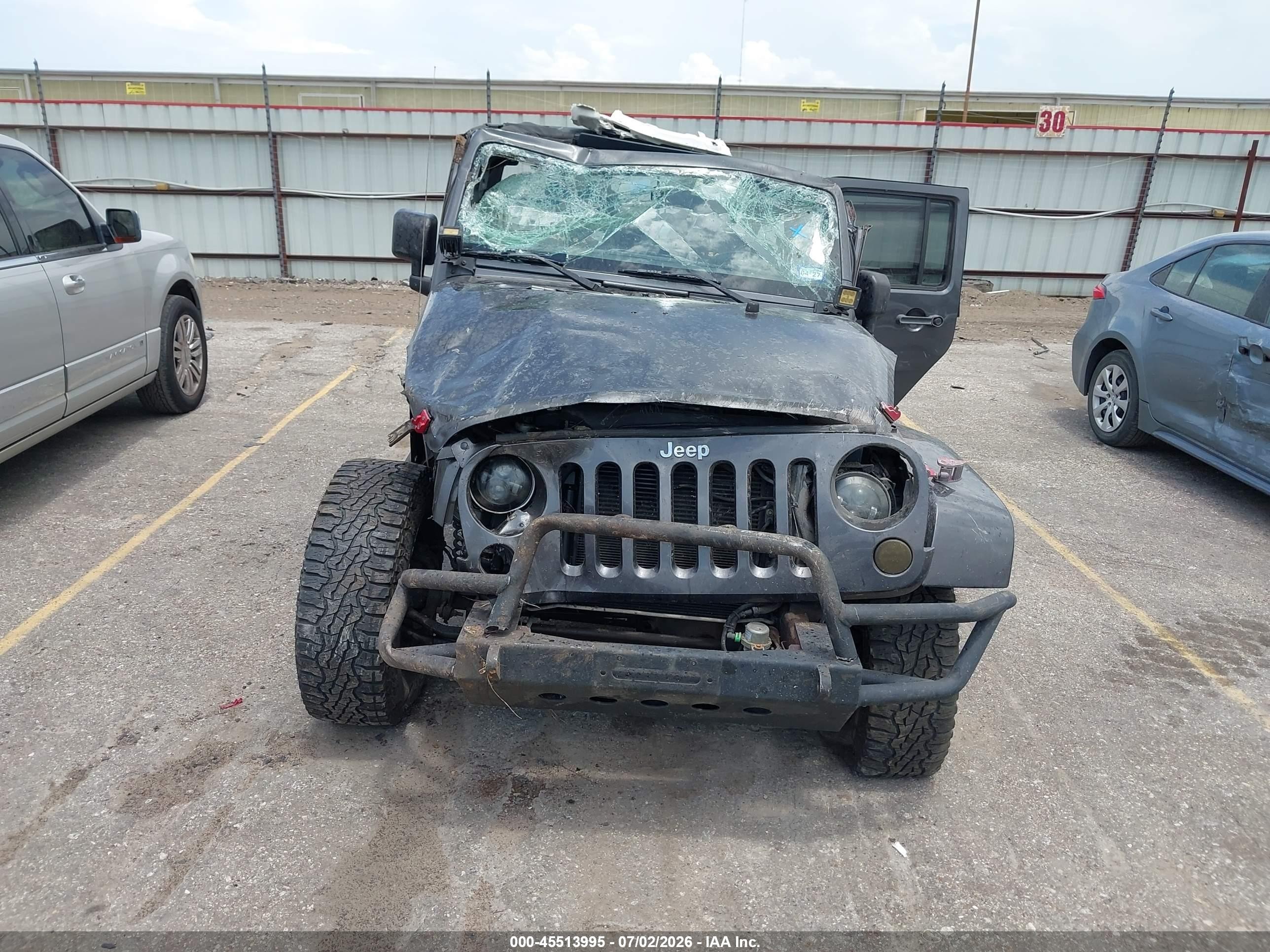 2014 Jeep Wrangler Unlimited Sahara Gray vin: 1C4BJWEG6EL167550