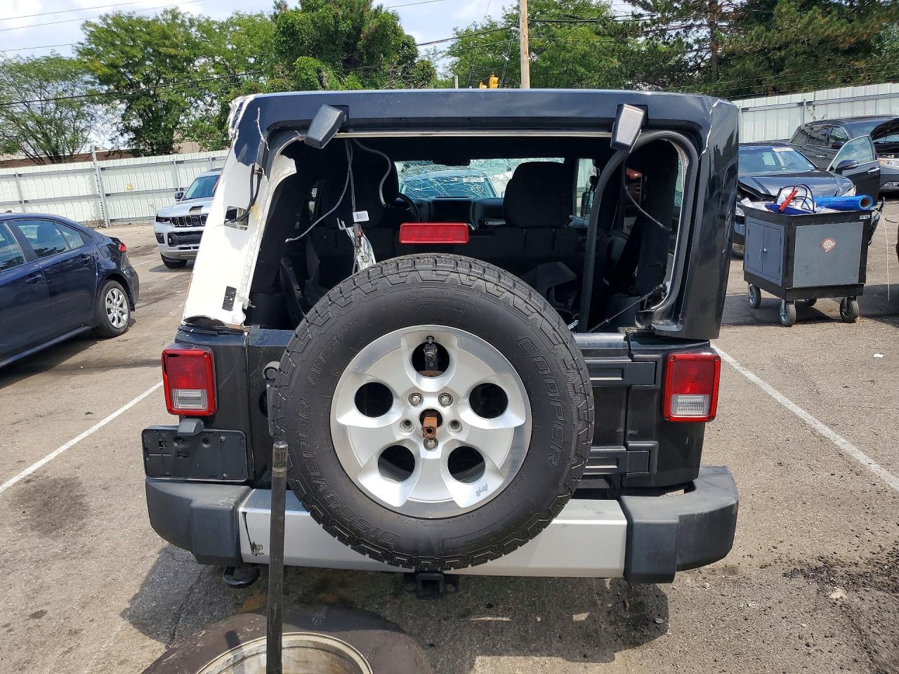 2014 Jeep Wrangler Unlimited Sahara Black vin: 1C4BJWEG6EL262948