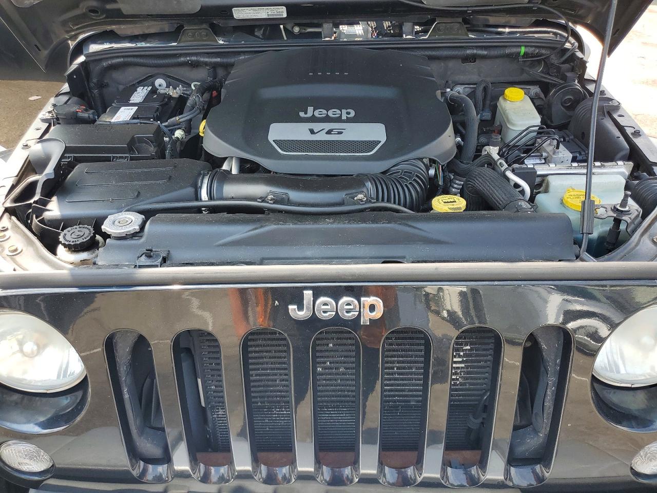 2014 Jeep Wrangler Unlimited Sahara Black vin: 1C4BJWEG6EL262948
