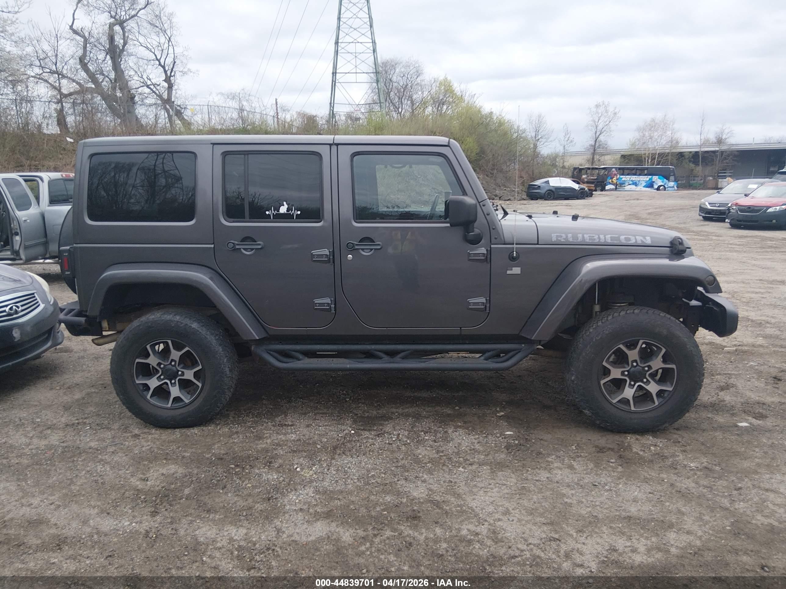 2014 Jeep Wrangler Unlimited Sahara Gray vin: 1C4BJWEG6EL272573