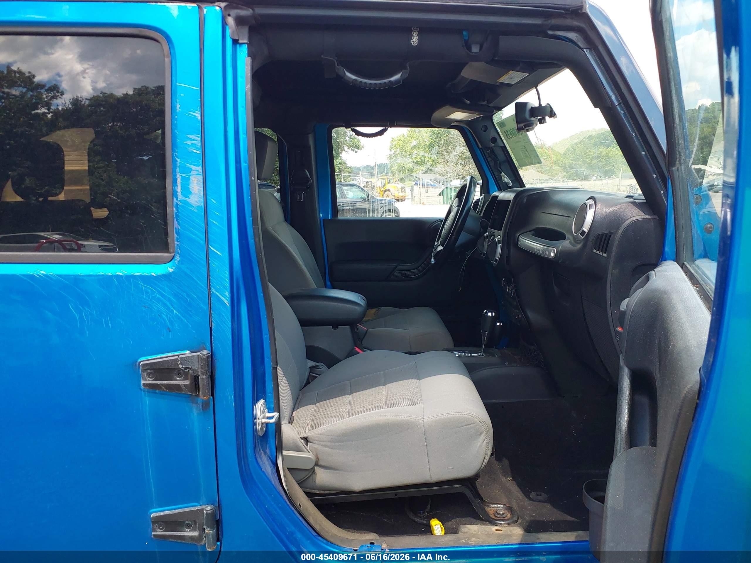2015 Jeep Wrangler Unlimited Sahara Blue vin: 1C4BJWEG6FL525408