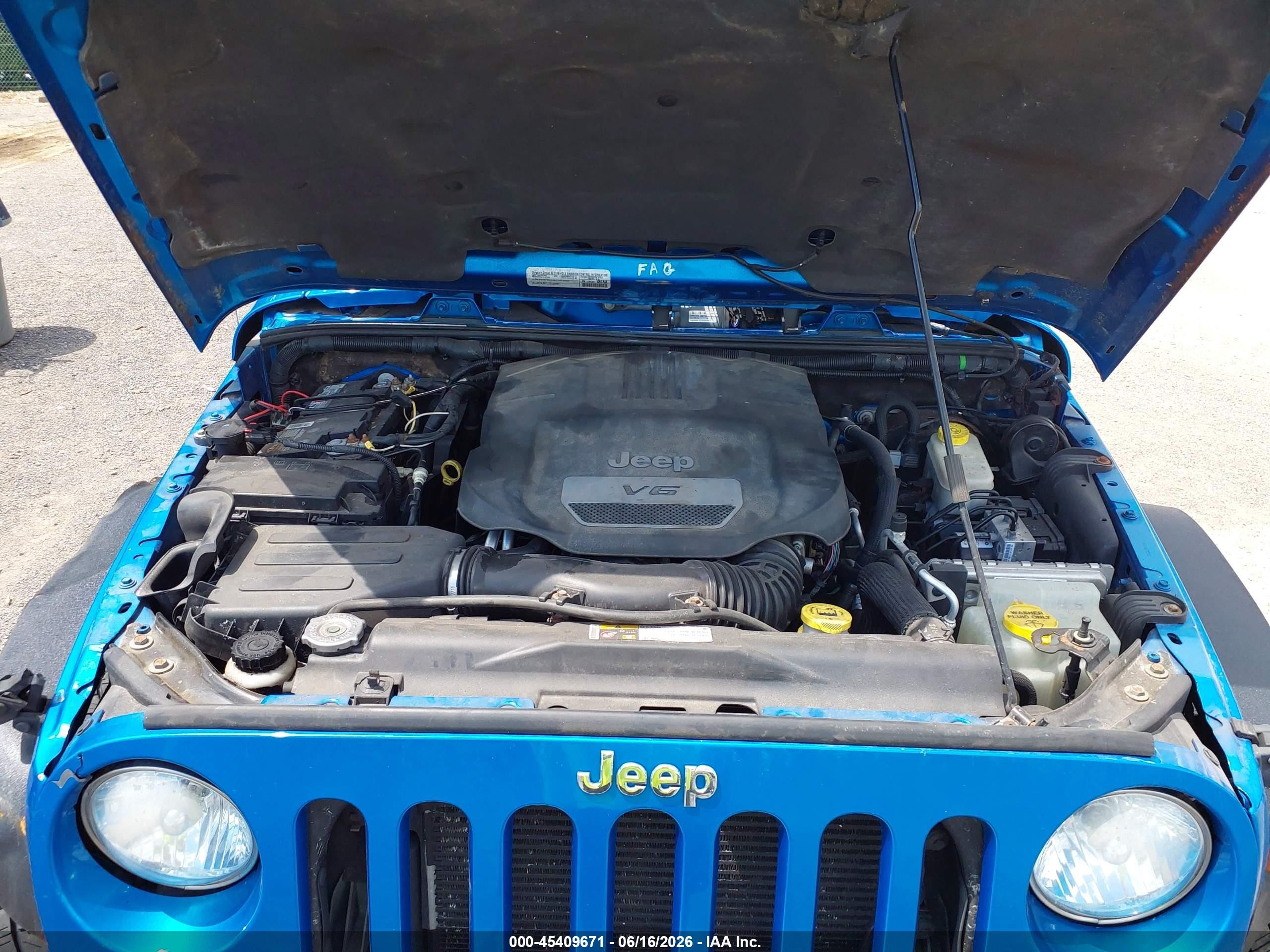 2015 Jeep Wrangler Unlimited Sahara Blue vin: 1C4BJWEG6FL525408
