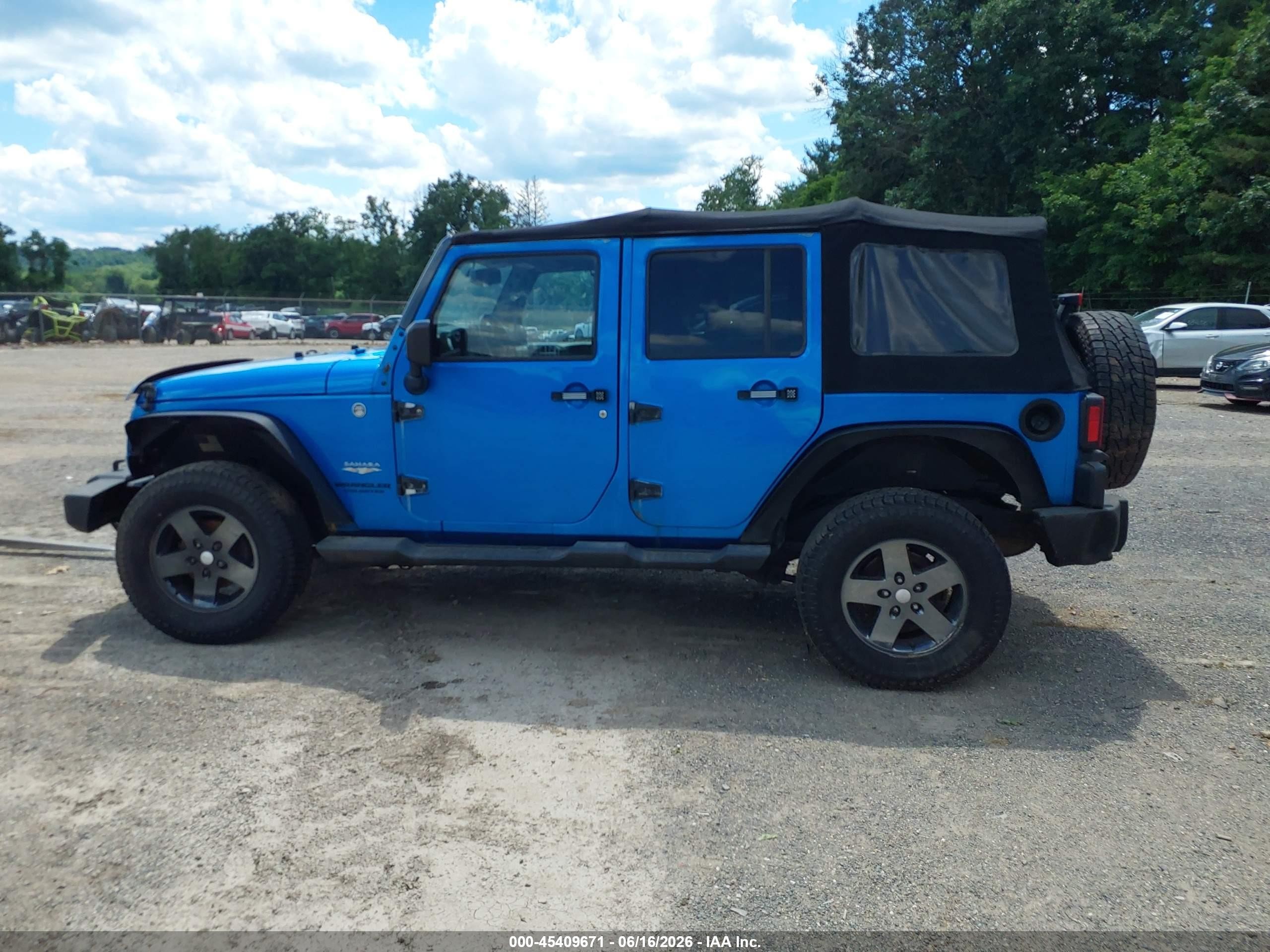 2015 Jeep Wrangler Unlimited Sahara Blue vin: 1C4BJWEG6FL525408