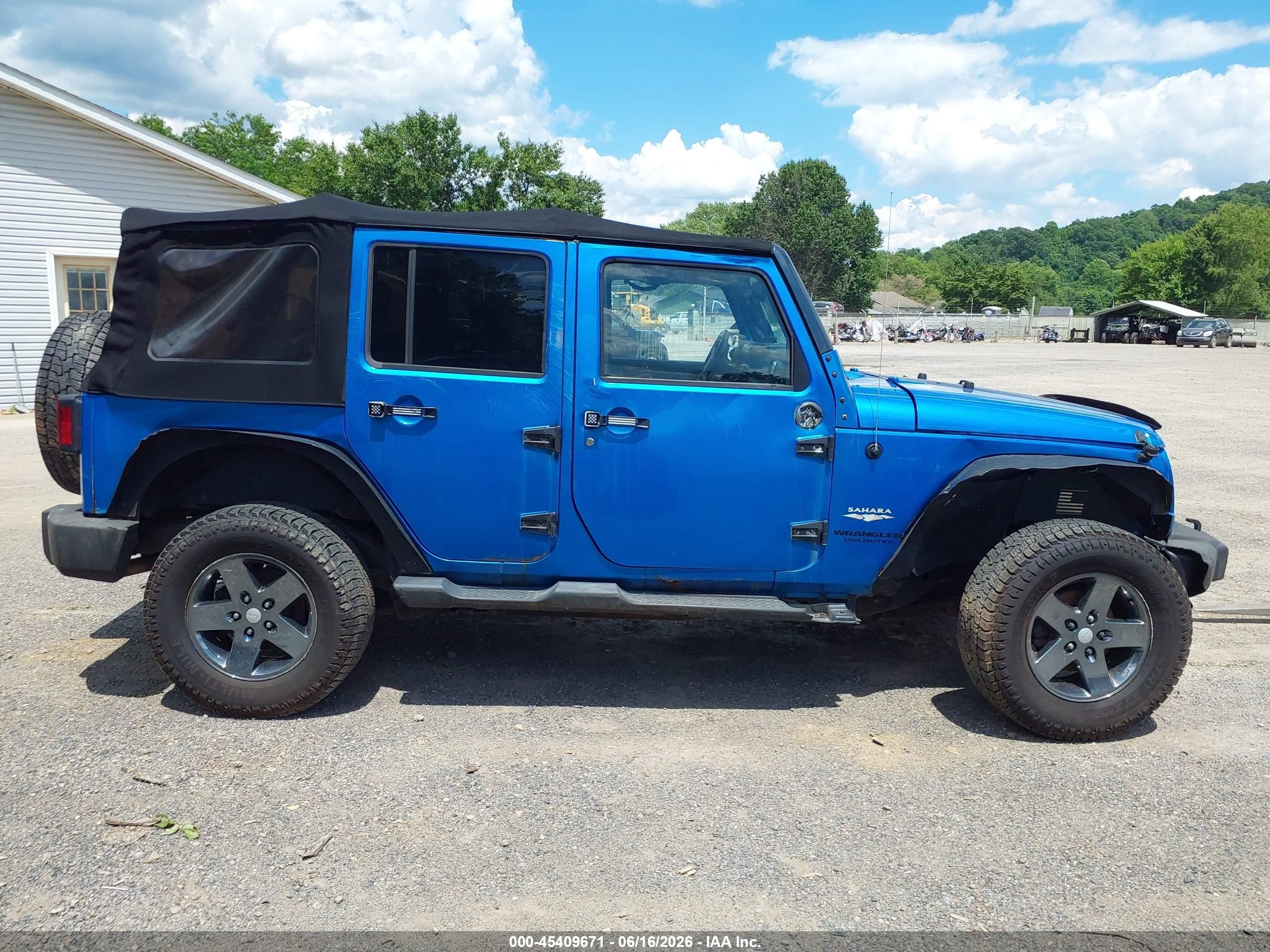 2015 Jeep Wrangler Unlimited Sahara Blue vin: 1C4BJWEG6FL525408