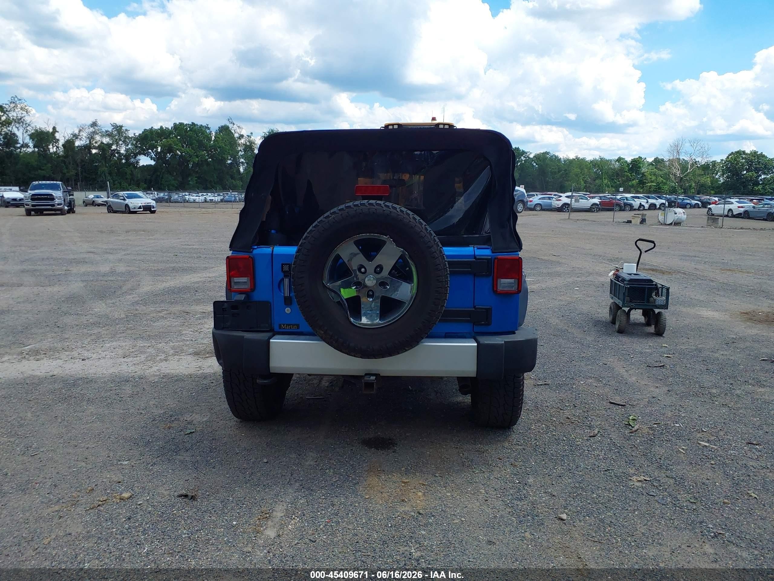 2015 Jeep Wrangler Unlimited Sahara Blue vin: 1C4BJWEG6FL525408