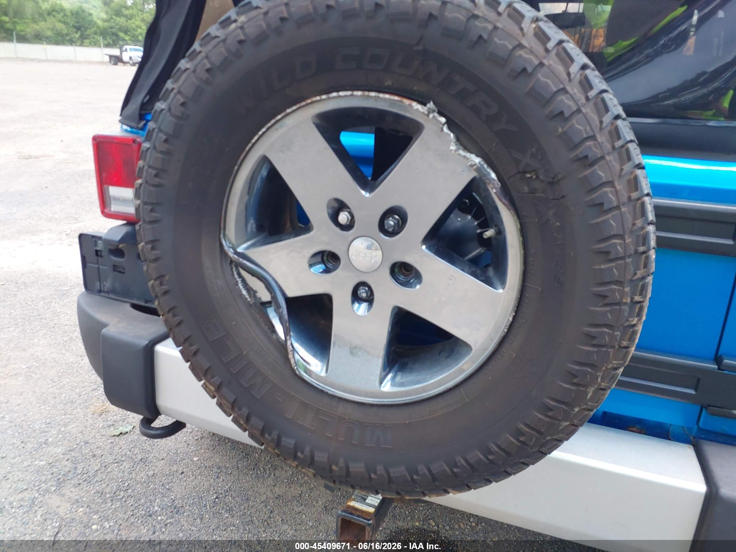 2015 Jeep Wrangler Unlimited Sahara Blue vin: 1C4BJWEG6FL525408